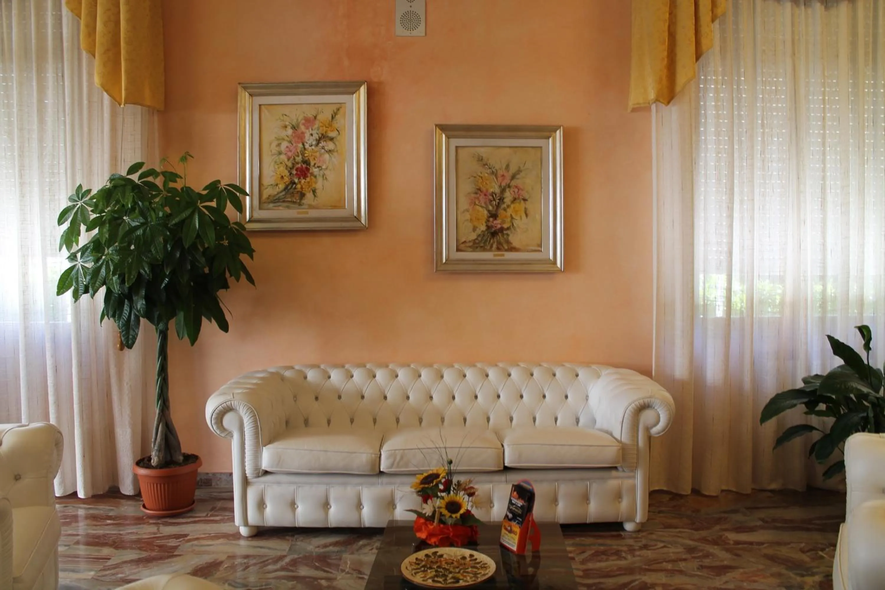 Restaurant/places to eat in Hotel Marvin