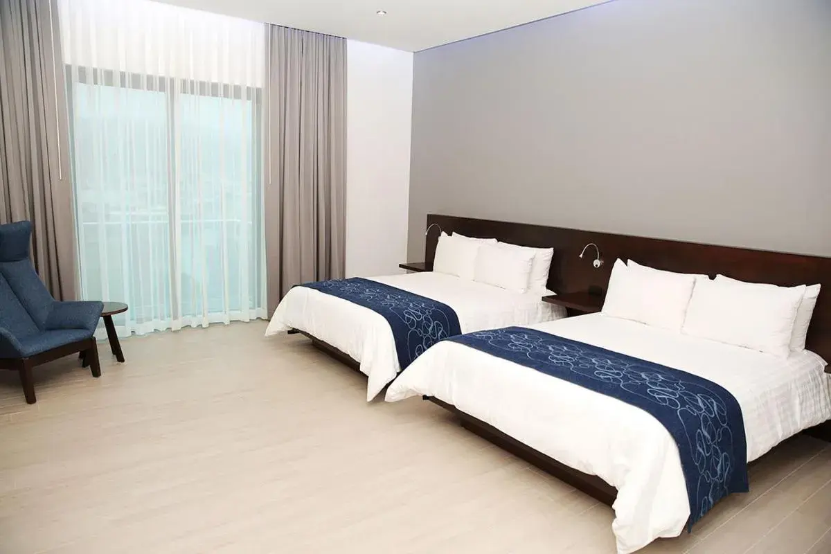 Double Room with Mountain View in Hotel Marea Vista Double Room with Mountain View in Hotel Marea Vista