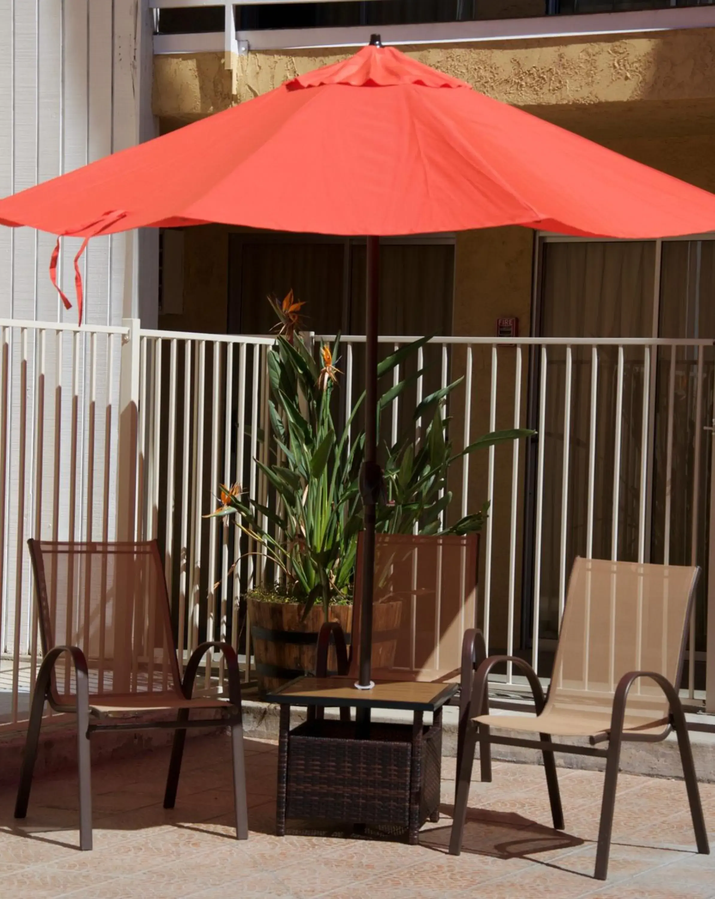 Property building in Delos Reyes Palm Springs Property building in Delos Reyes Palm Springs