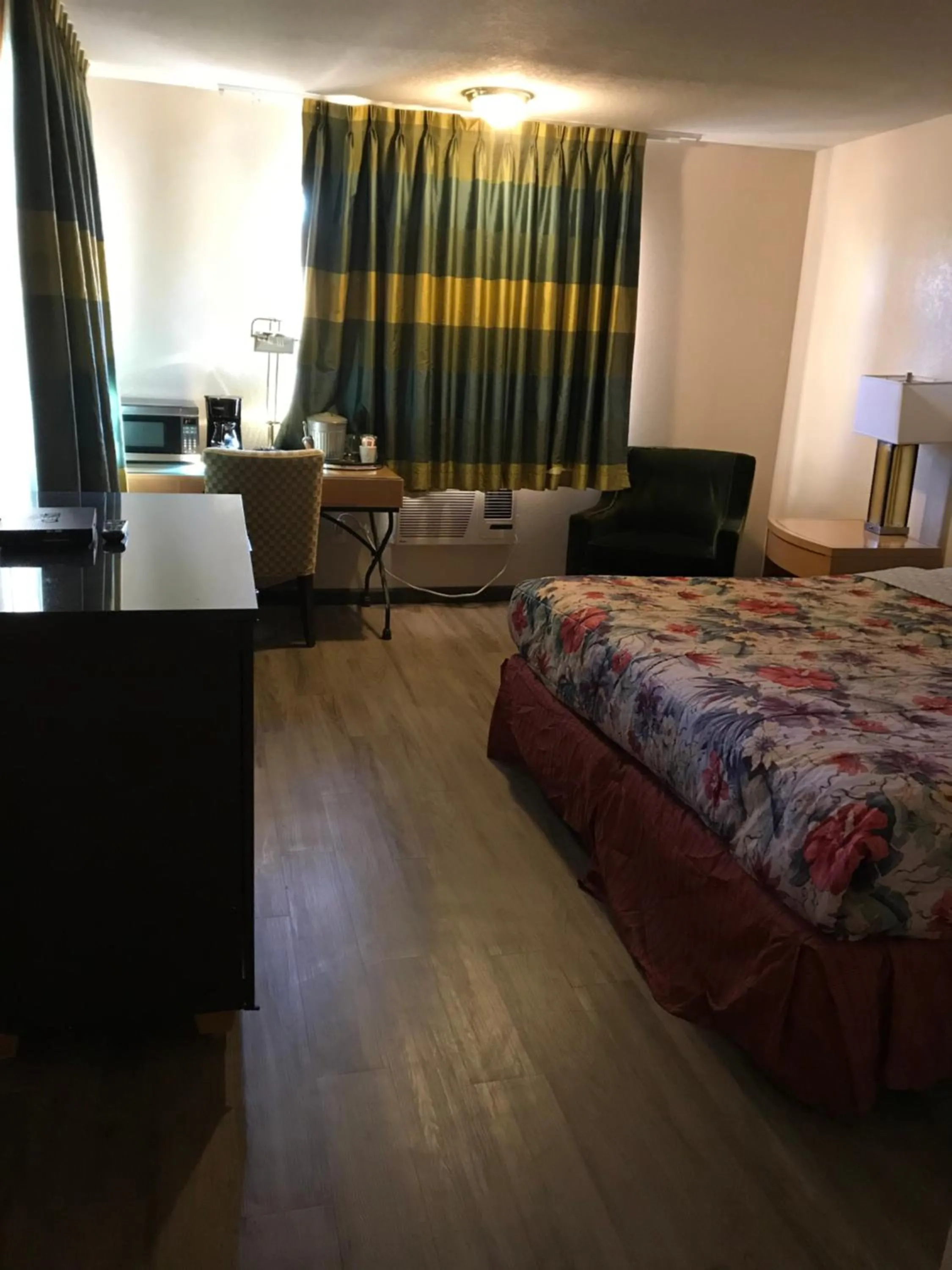 Bedroom, Bed in Delos Reyes Palm Springs