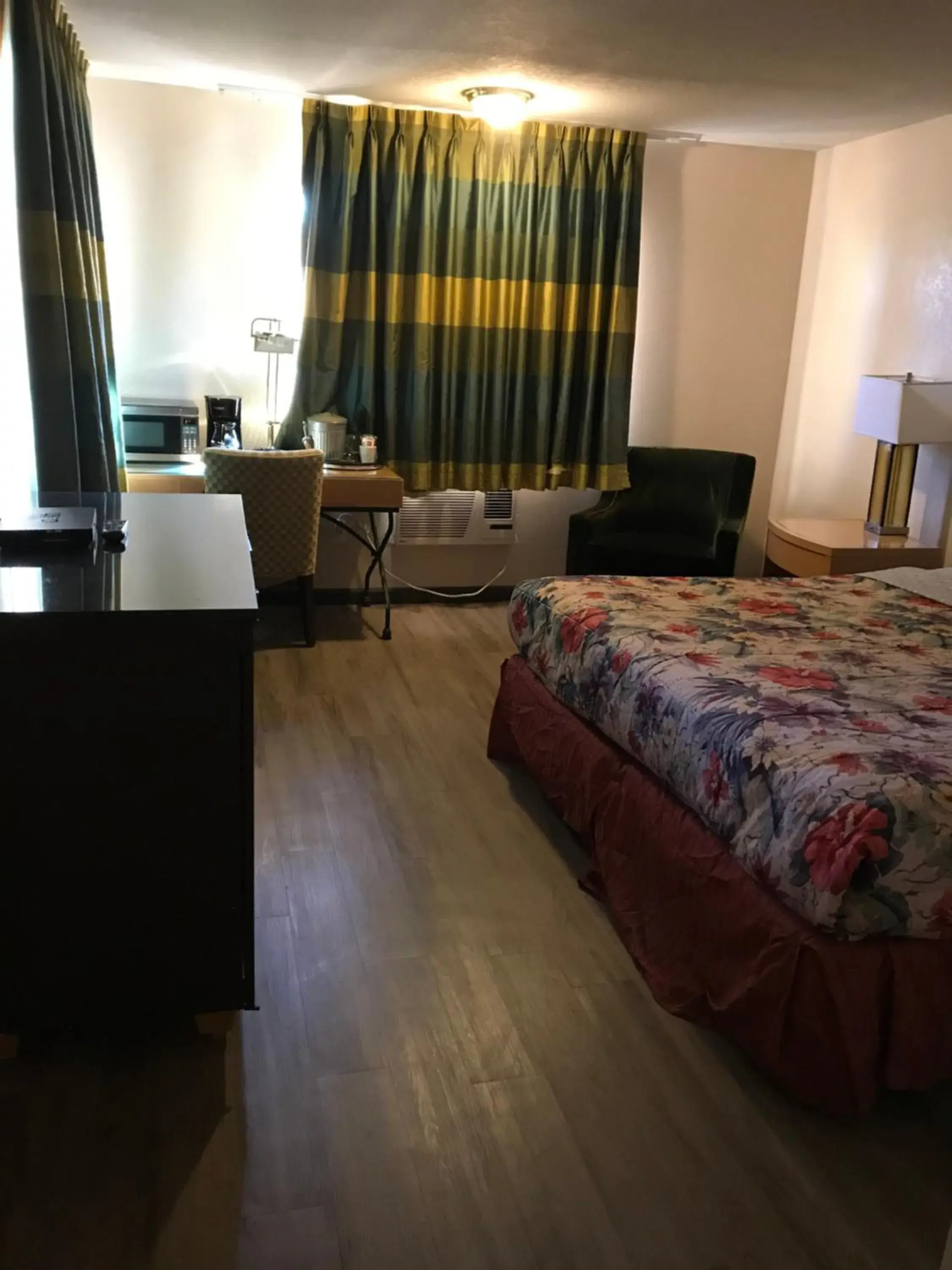 Standard King Room in Delos Reyes Palm Springs Standard King Room in Delos Reyes Palm Springs