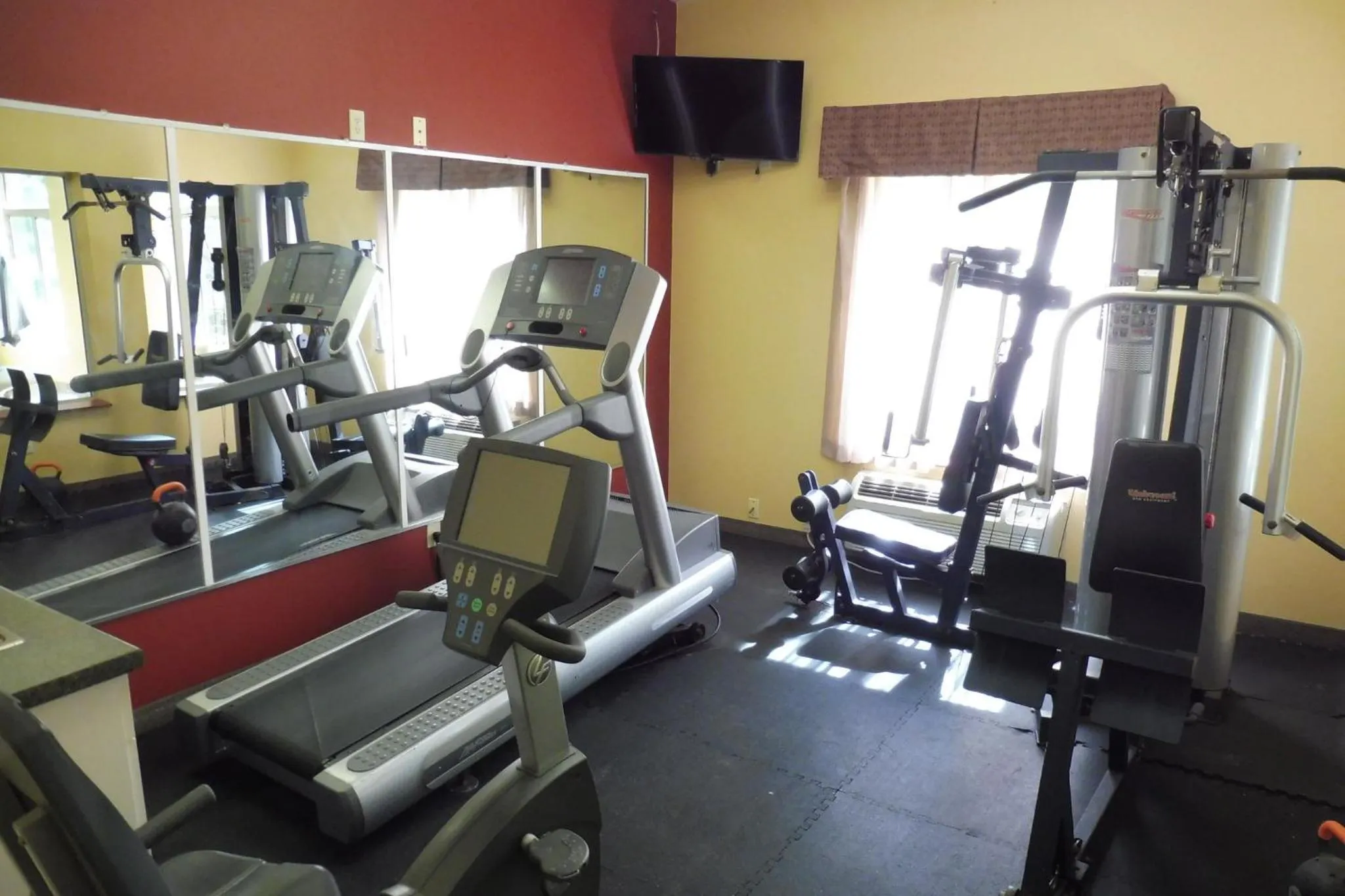 Fitness centre/facilities in Red Roof Inn & Suites Galloway