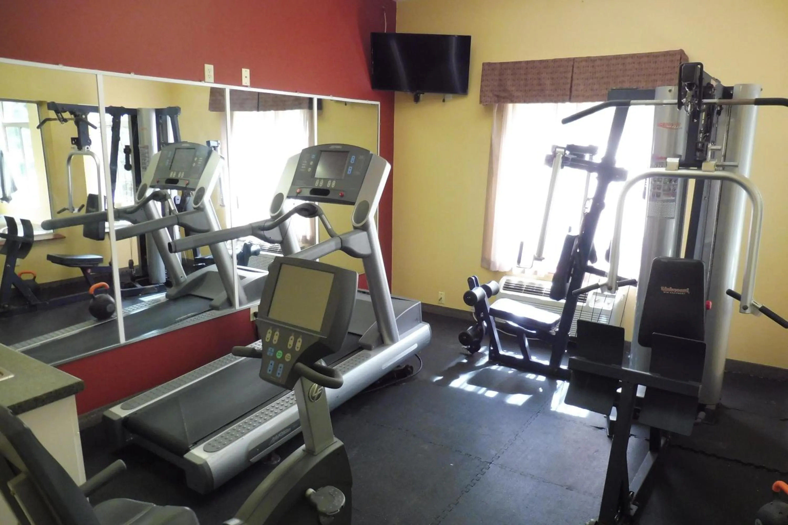 Fitness centre/facilities in Red Roof Inn & Suites Galloway