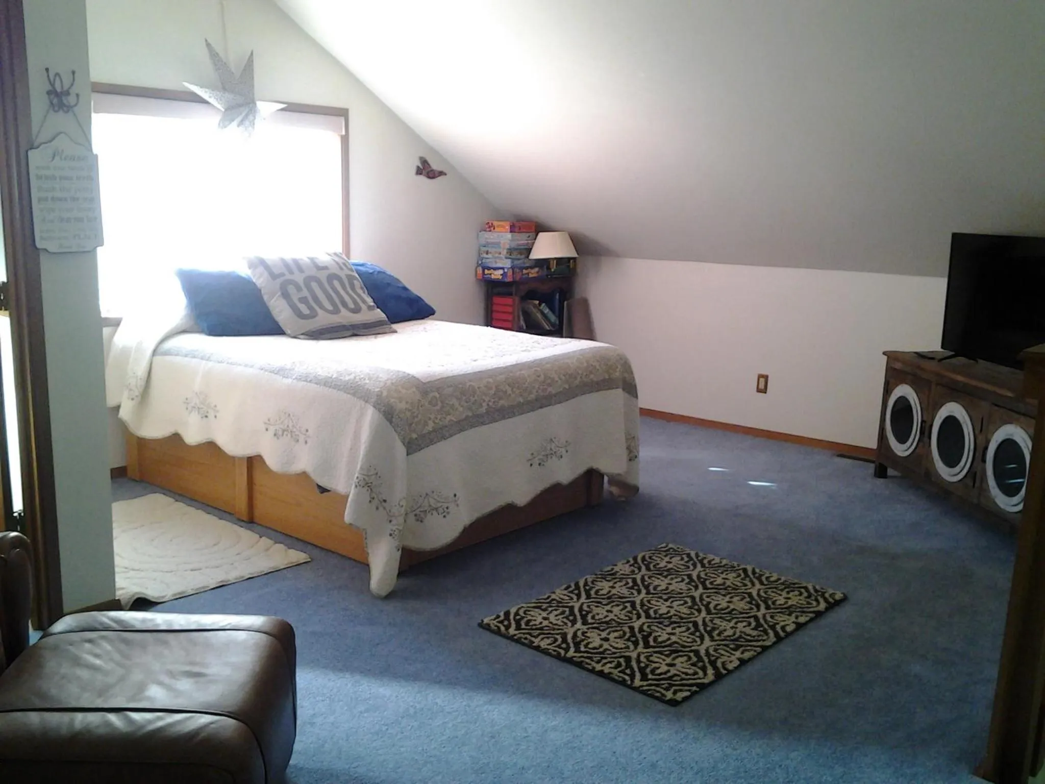 Photo of the whole room, Bed in A Relaxing Getaway SolDuc 1