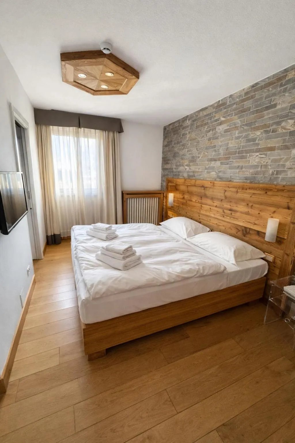 Bedroom, Bed in Parc Hotel Victoria