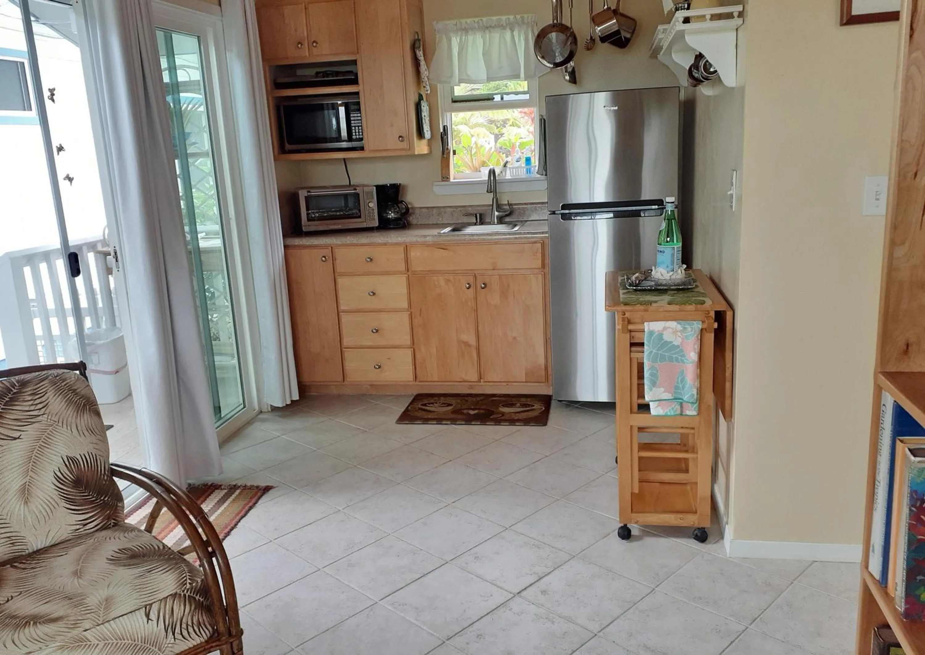 Kitchen or kitchenette in Paradise Cottage at Anthurium Hale