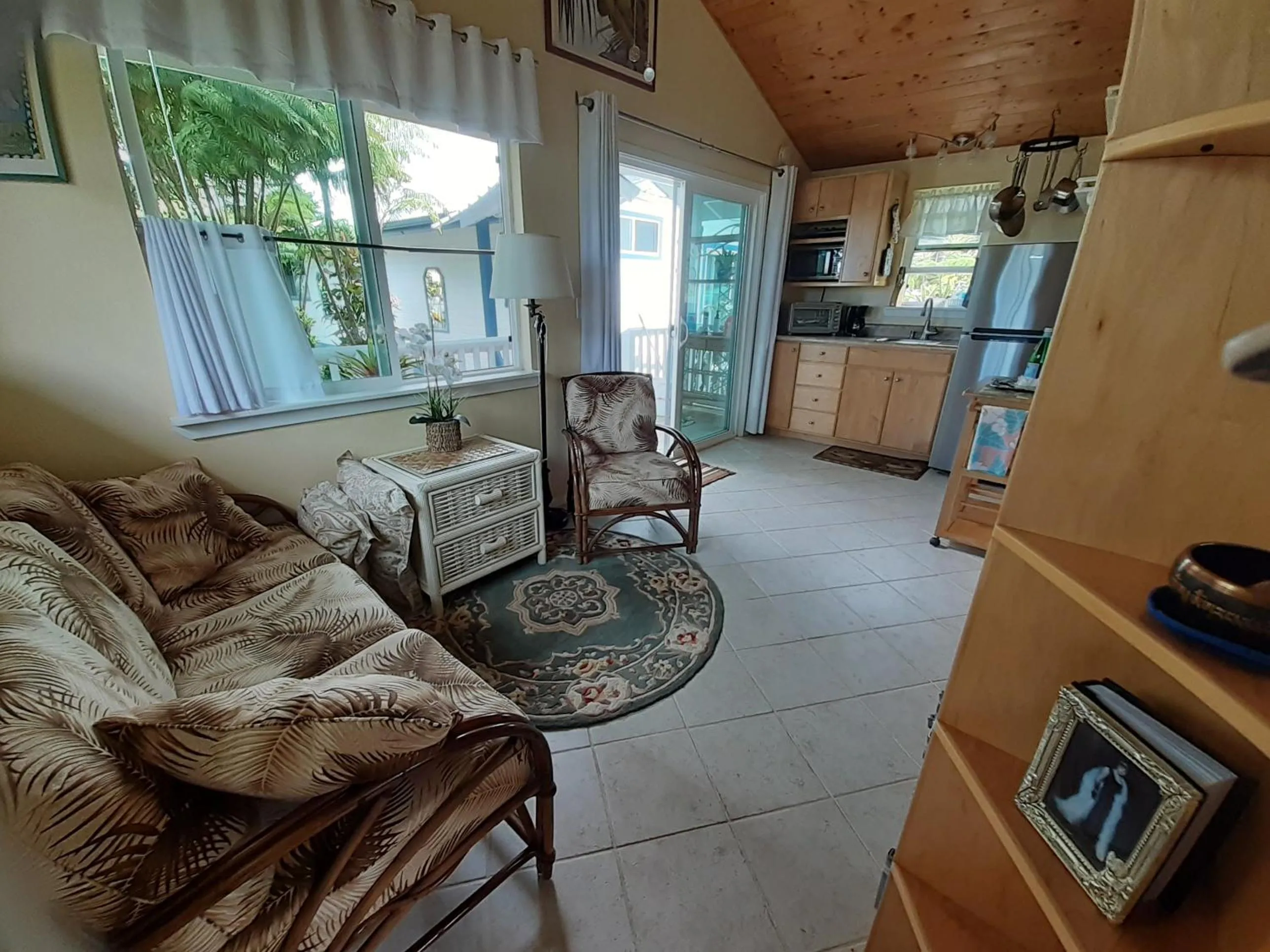 Living room in Paradise Cottage at Anthurium Hale