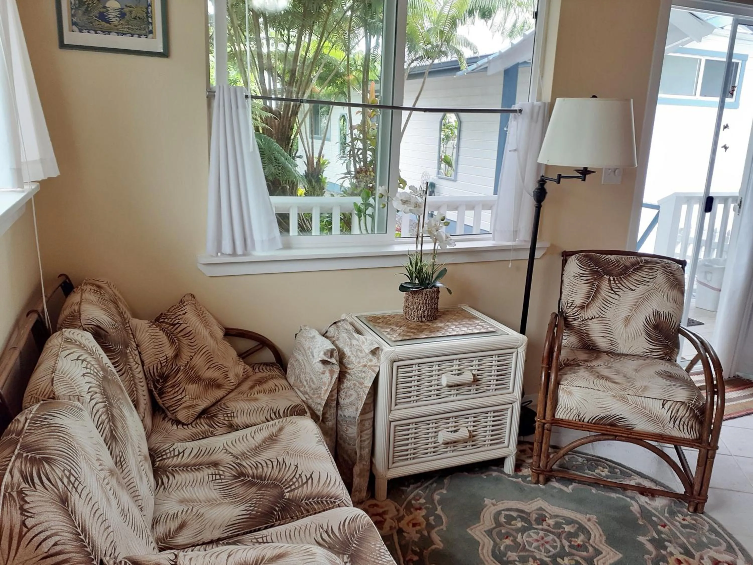 Living room in Paradise Cottage at Anthurium Hale