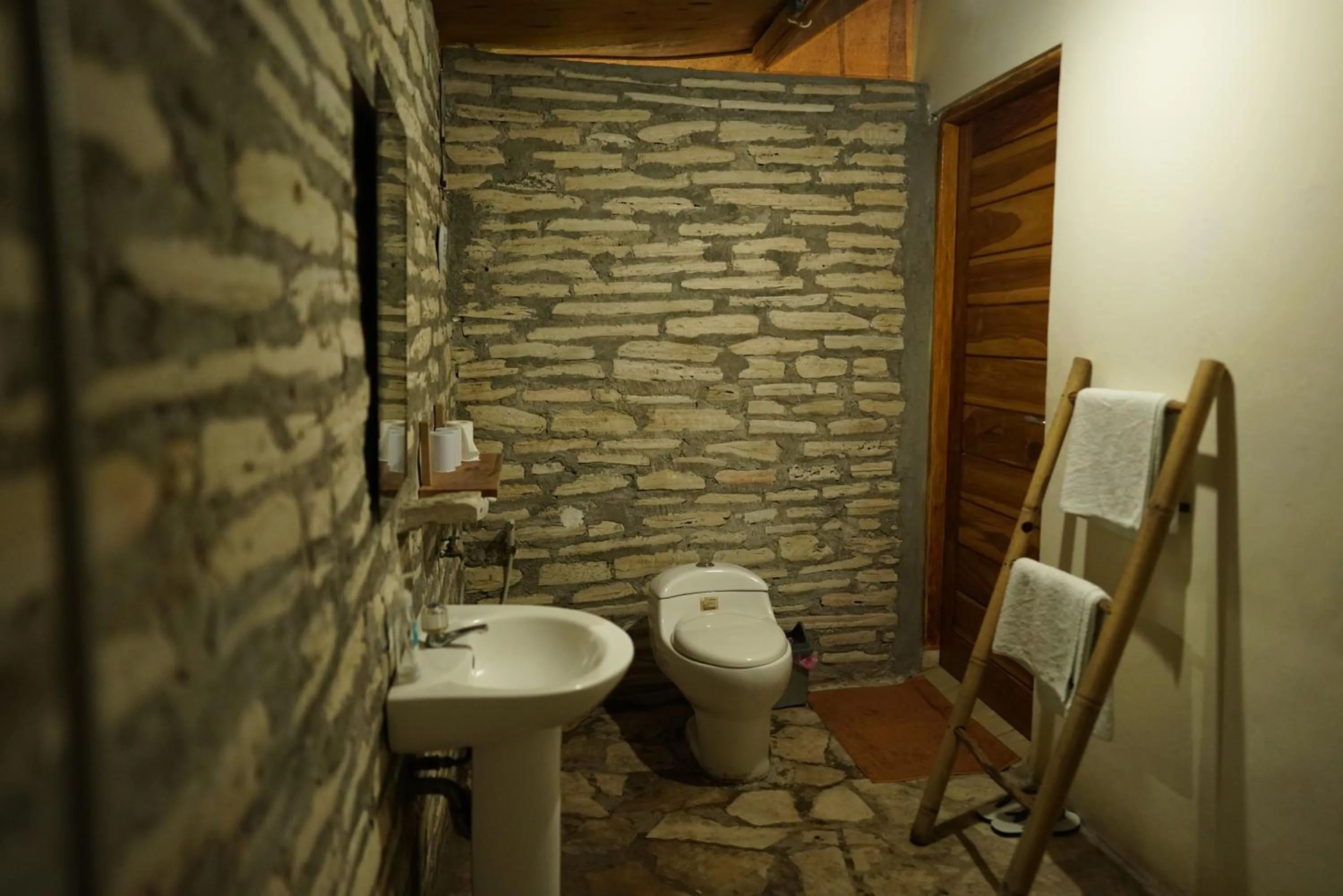 Morinda Villa and Resto