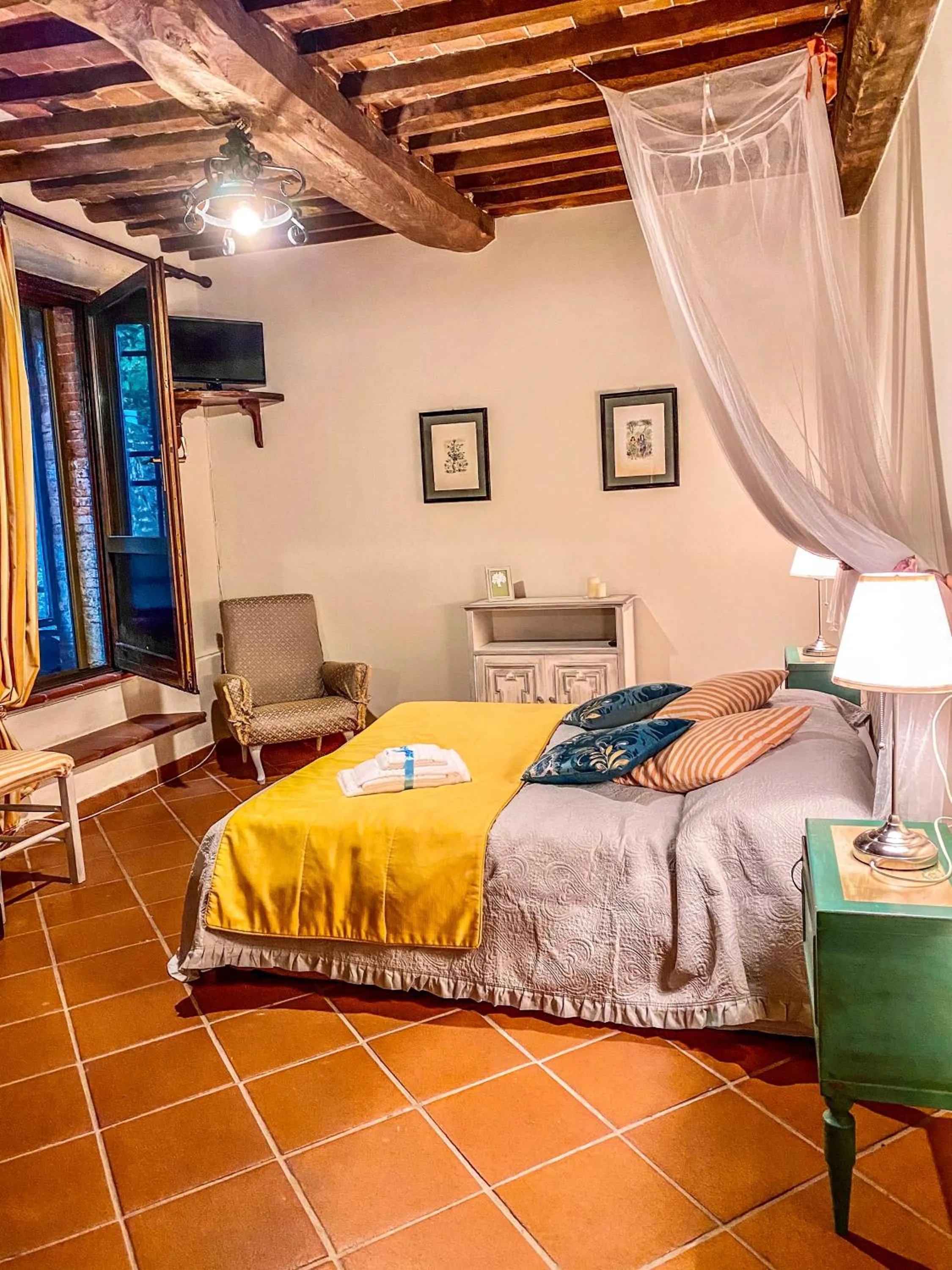 Bed in Guest House Antico Frantoio Pietrasanta Affittacamere