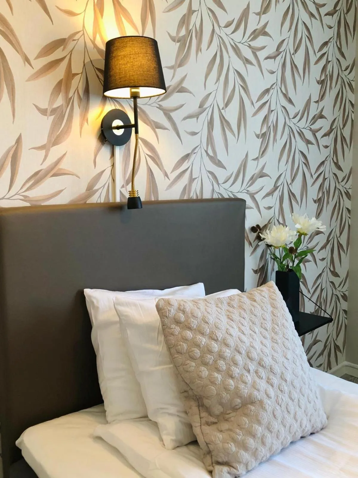 Property building, Bed in Arena Hotell