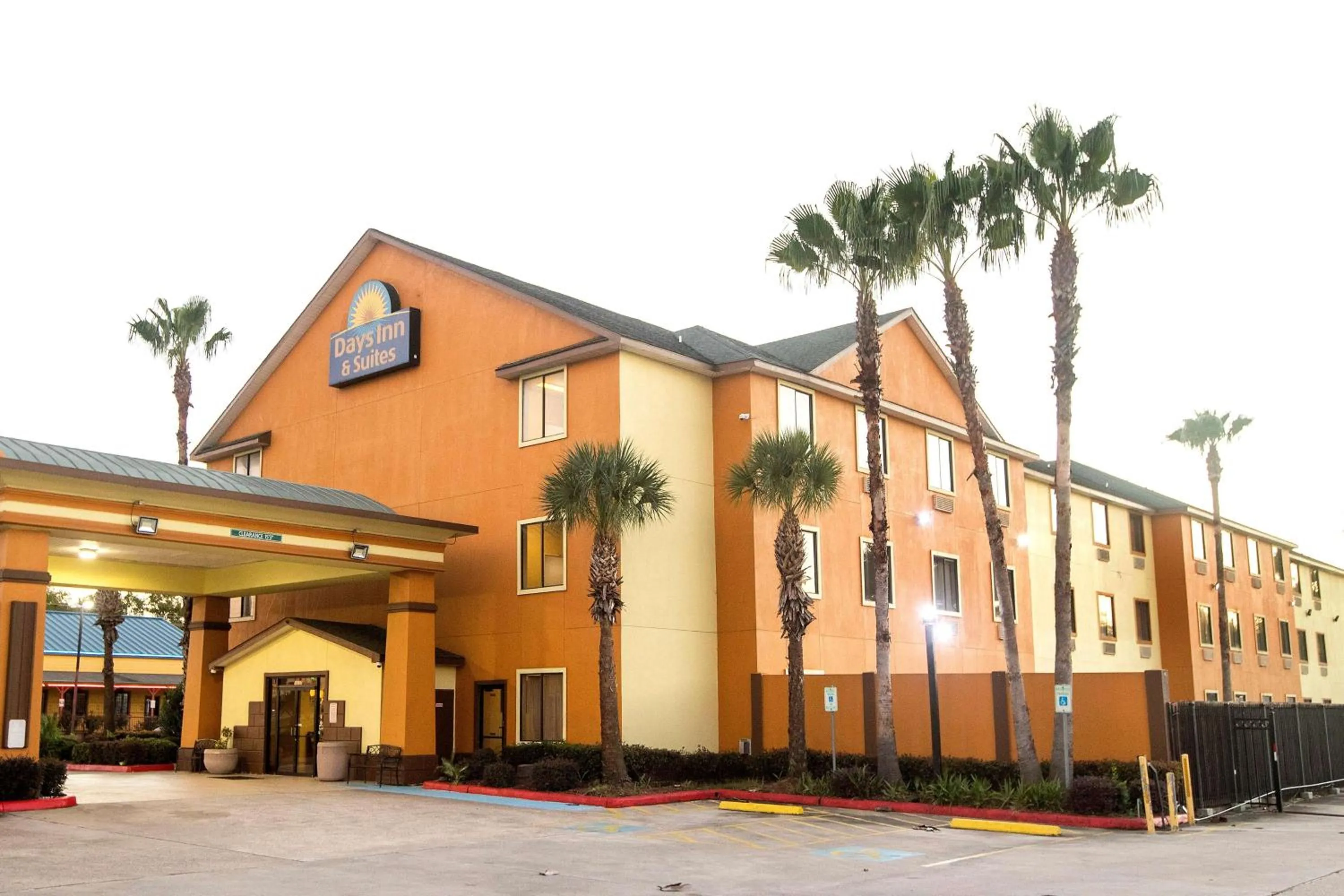 Property building in Days Inn & Suites by Wyndham Houston North/Aldine