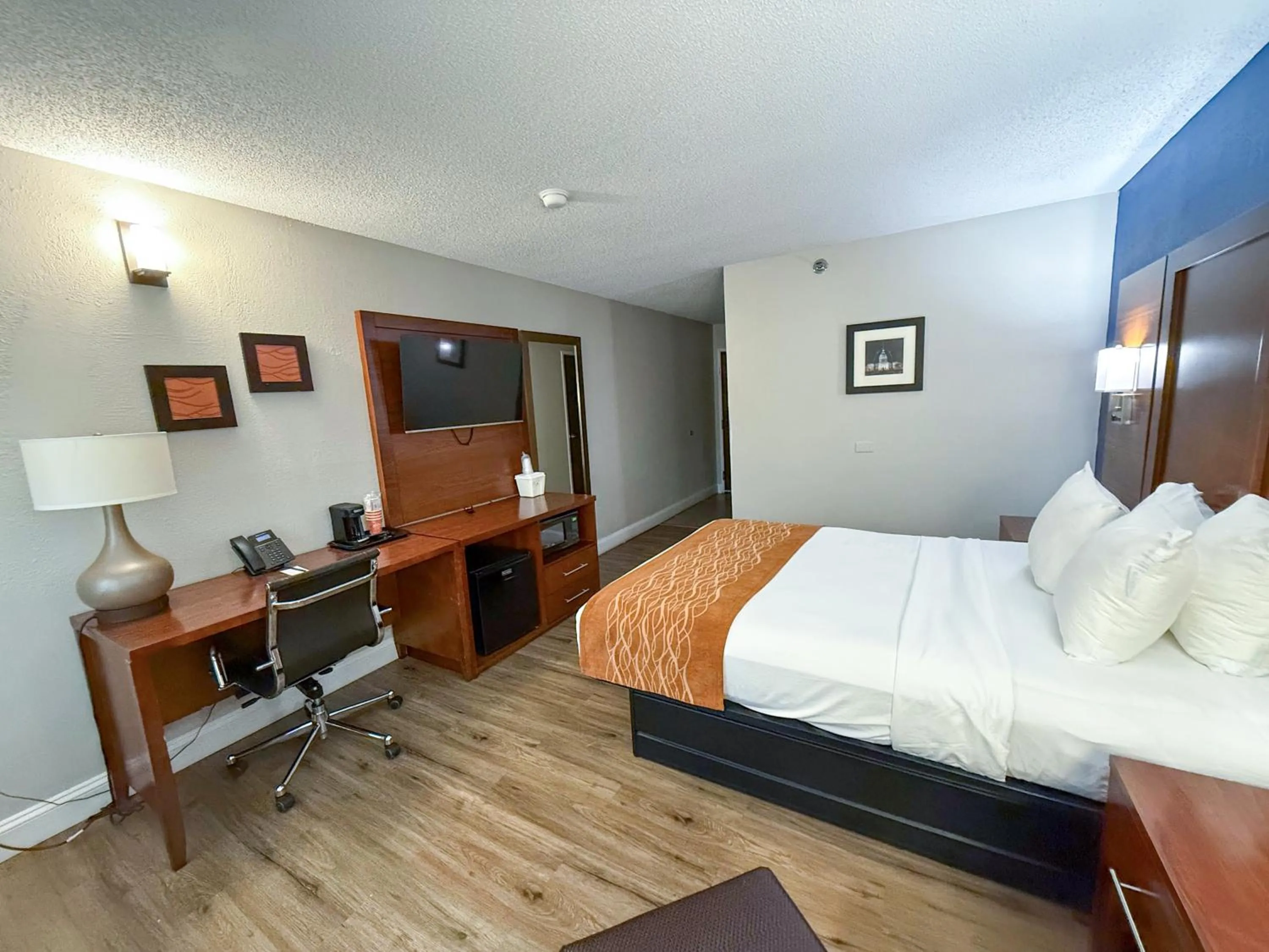 Bedroom, Bed in Comfort Inn & Suites St Louis-Hazelwood
