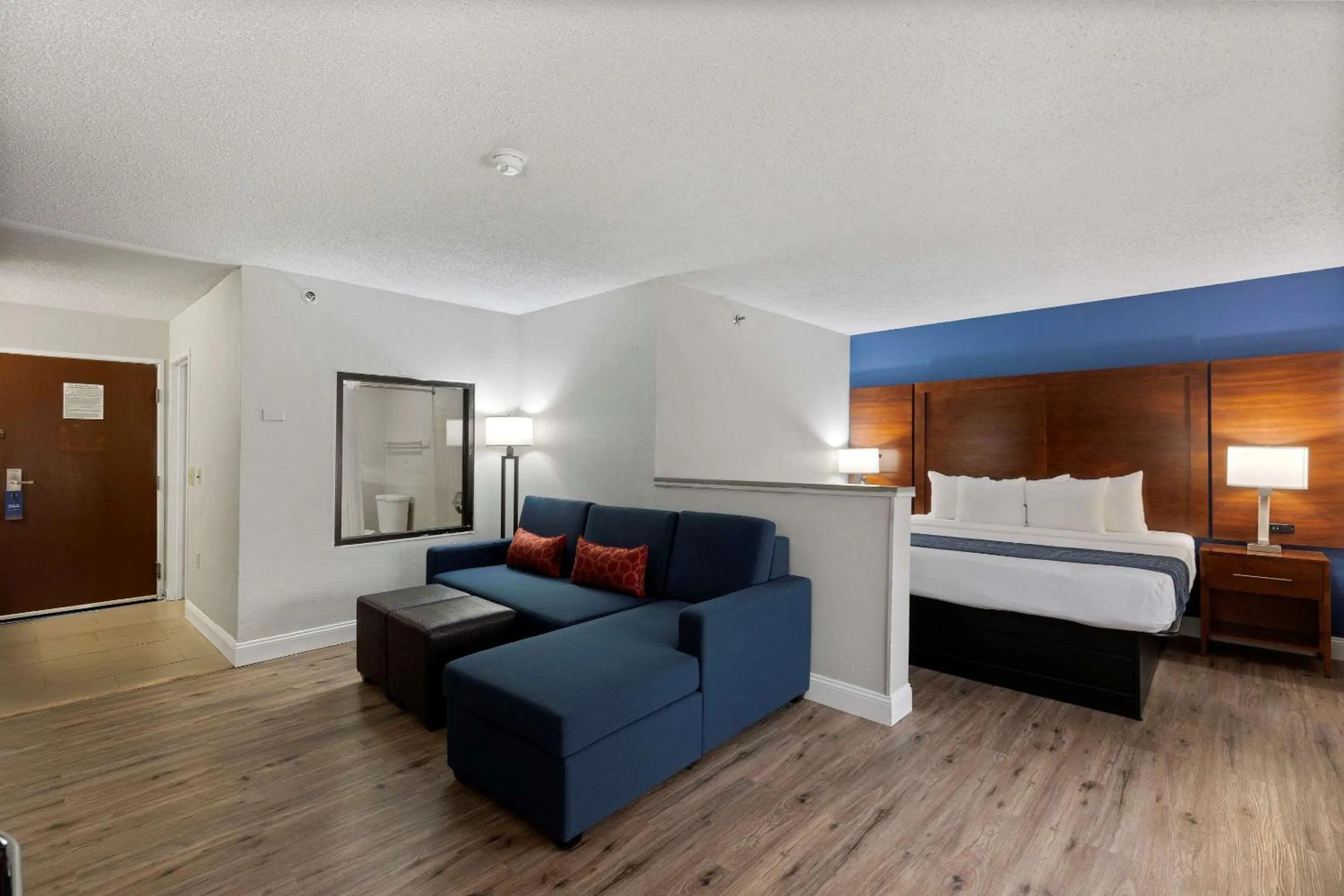 Bedroom, Bed in Comfort Inn & Suites St Louis-Hazelwood