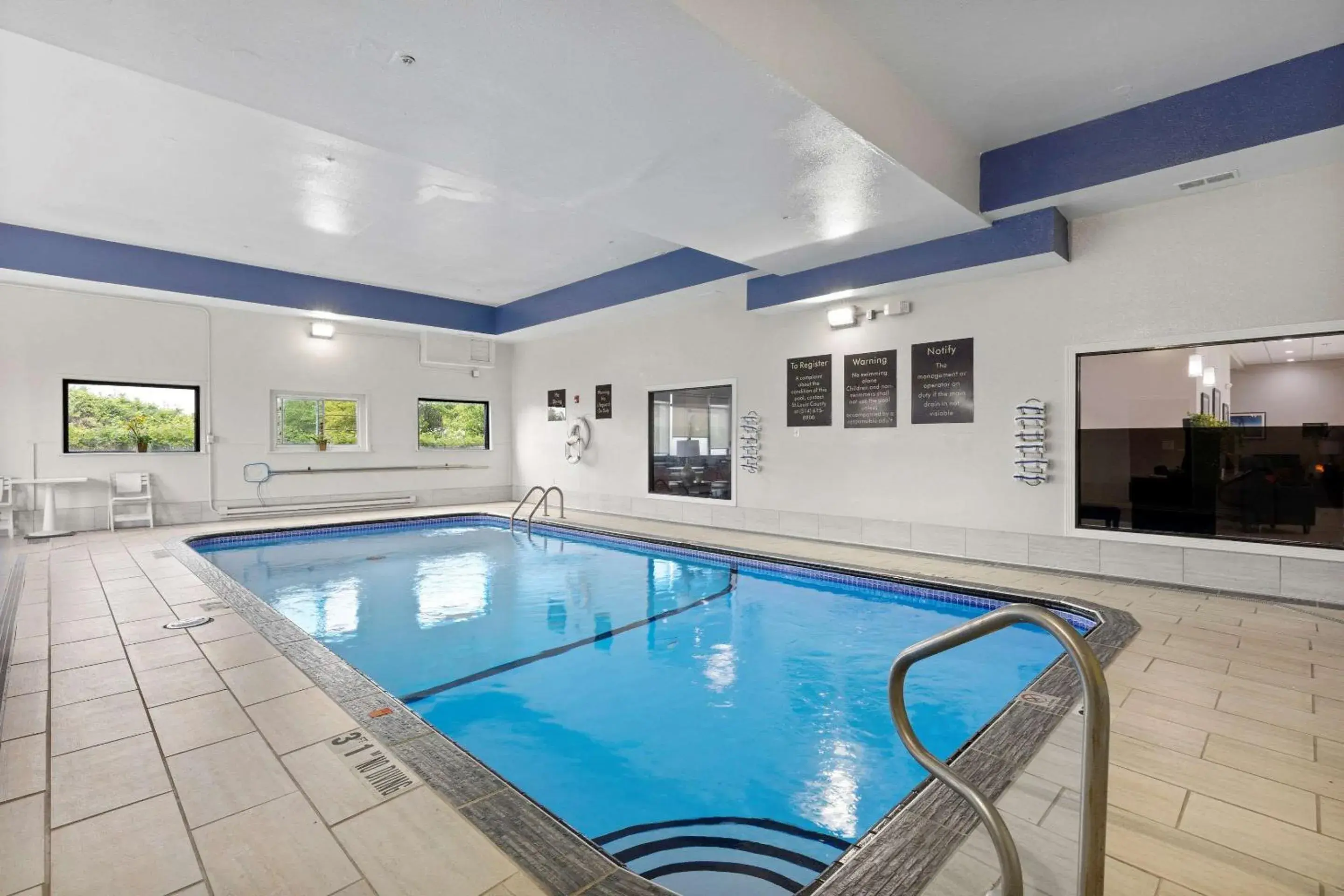 Swimming Pool in Comfort Inn & Suites St. Louis-Hazelwood