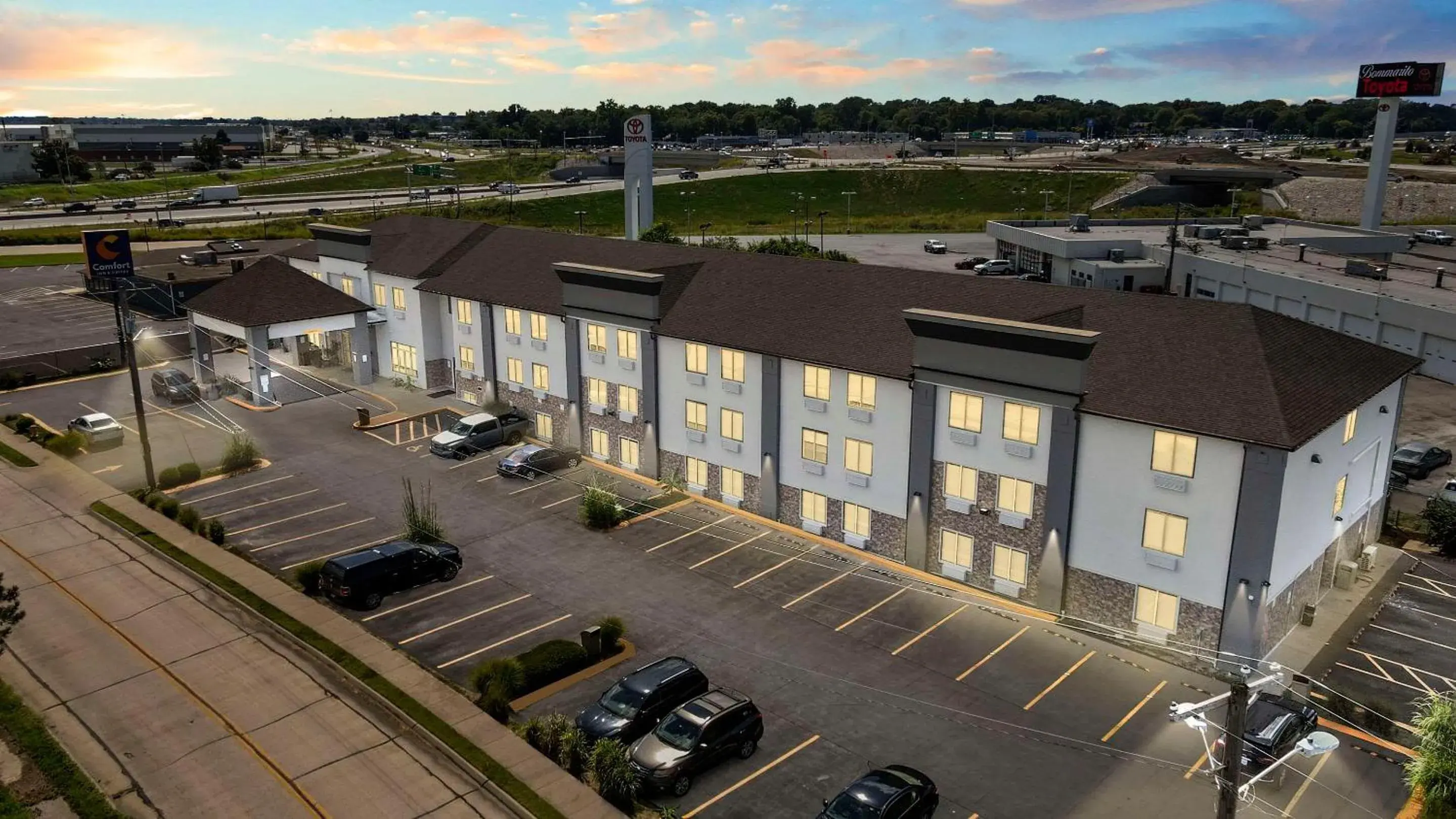 Property building, Bird's-eye View in Comfort Inn & Suites St. Louis-Hazelwood