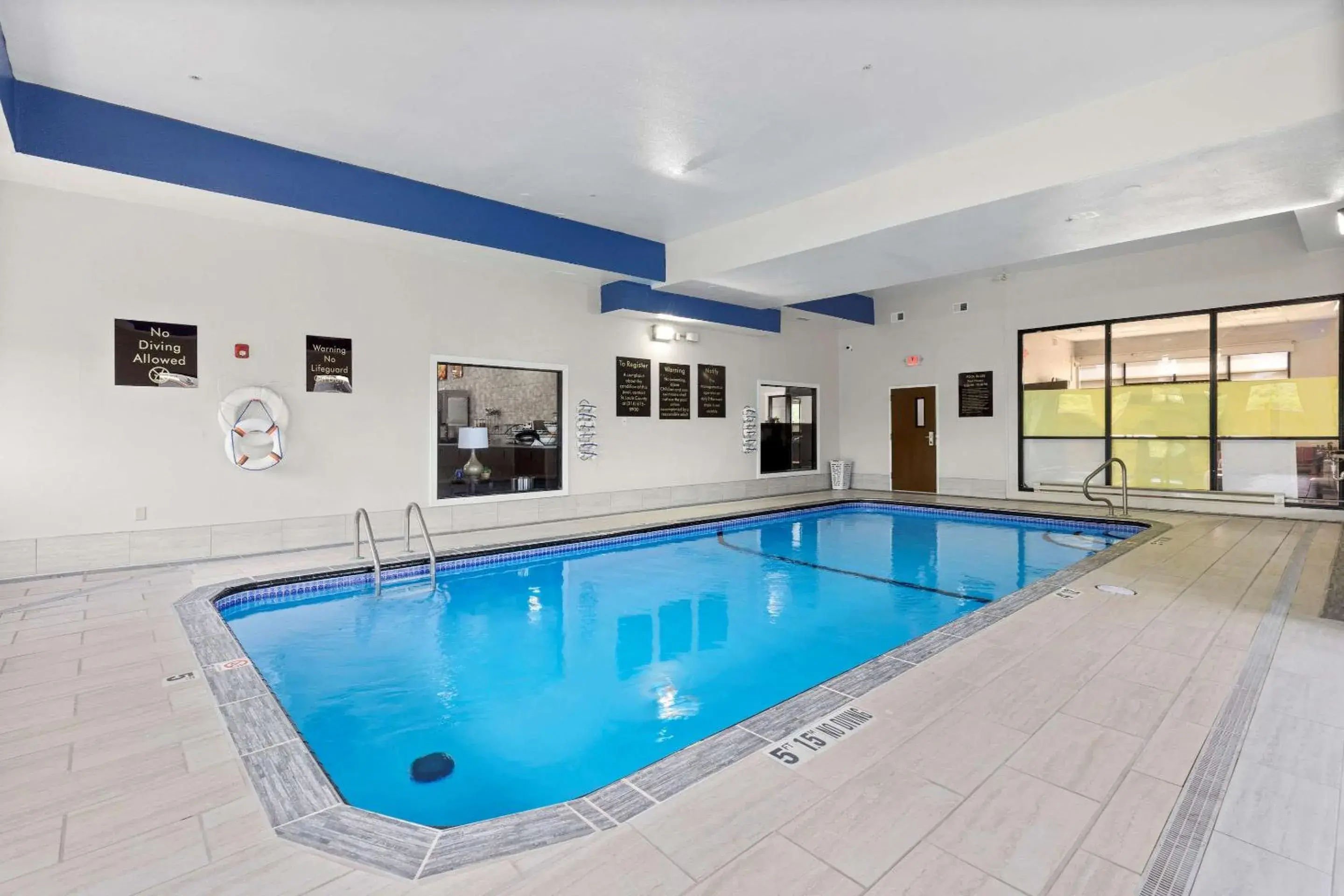 Swimming Pool in Comfort Inn & Suites St. Louis-Hazelwood