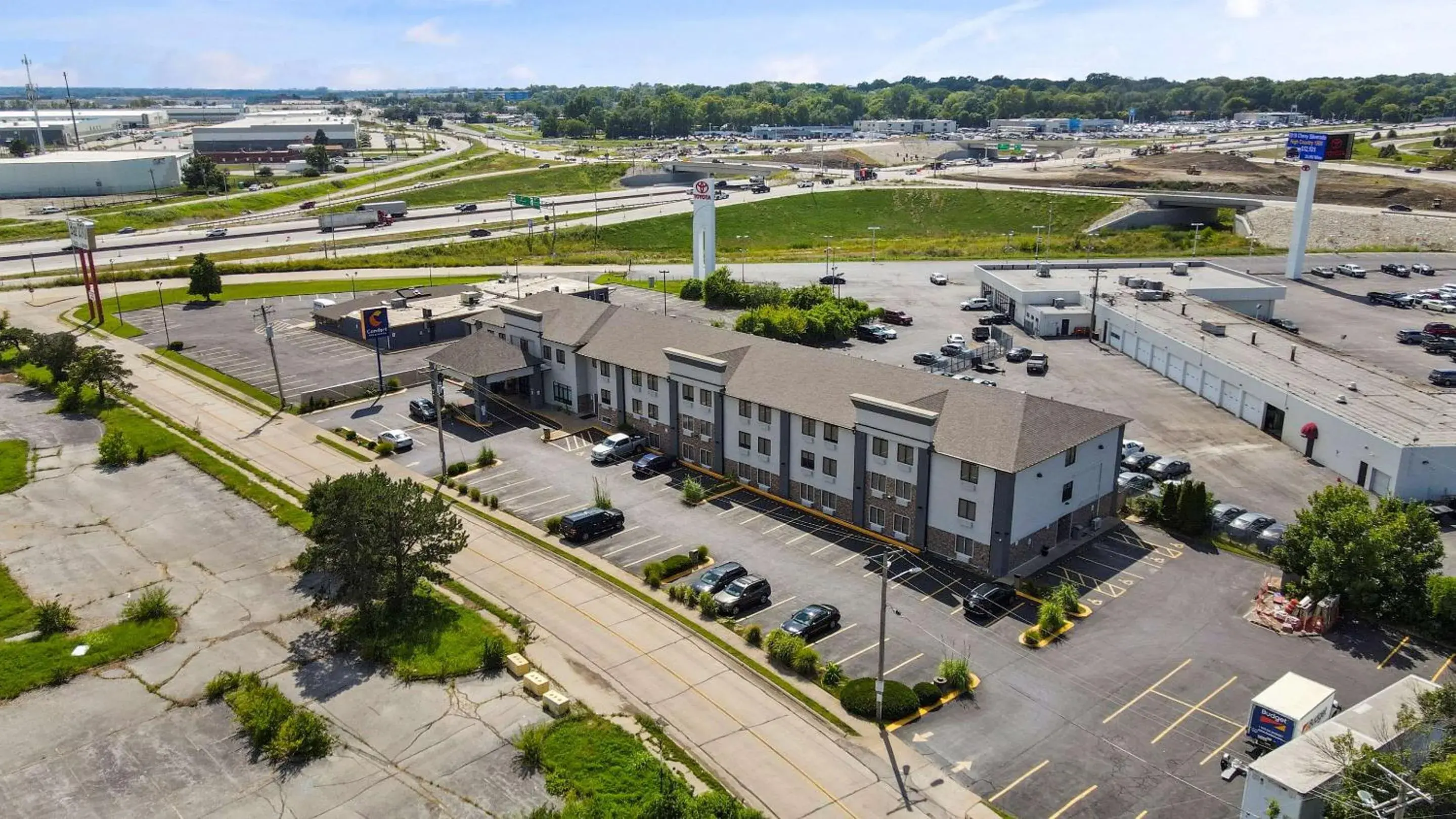 Property building, Bird's-eye View in Comfort Inn & Suites St. Louis-Hazelwood