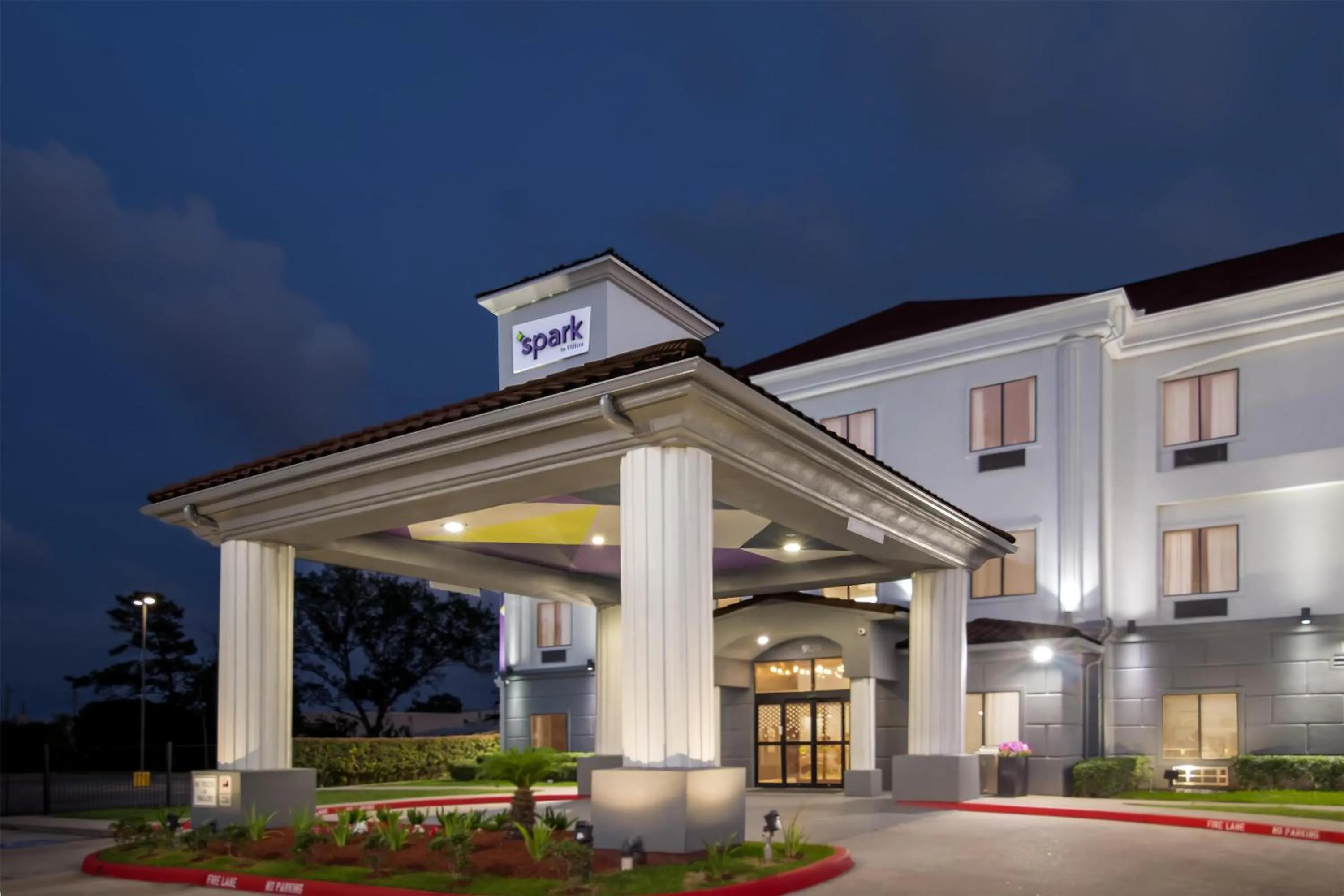 Property building in Spark By Hilton Houston Hobby Airport