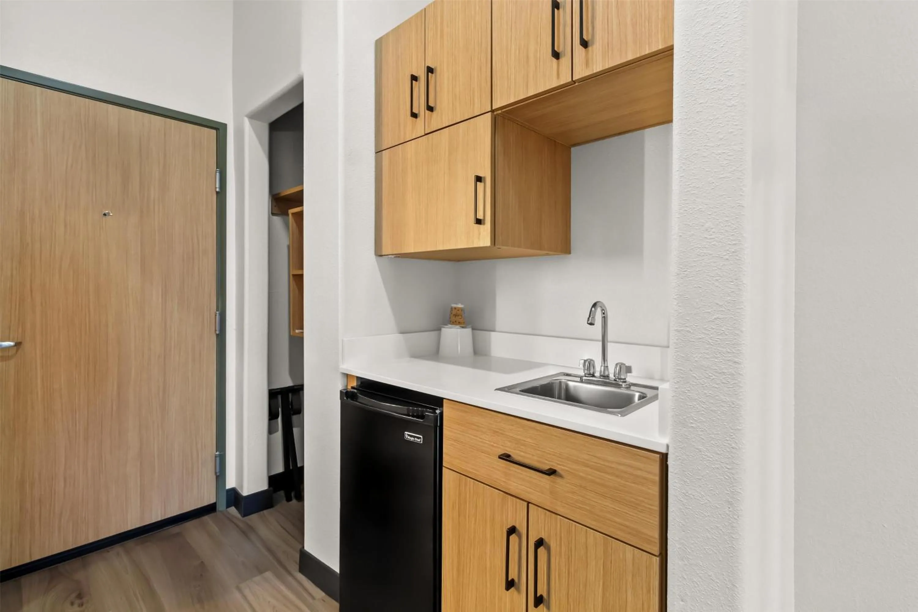 Kitchen or kitchenette in Spark By Hilton Houston Hobby Airport