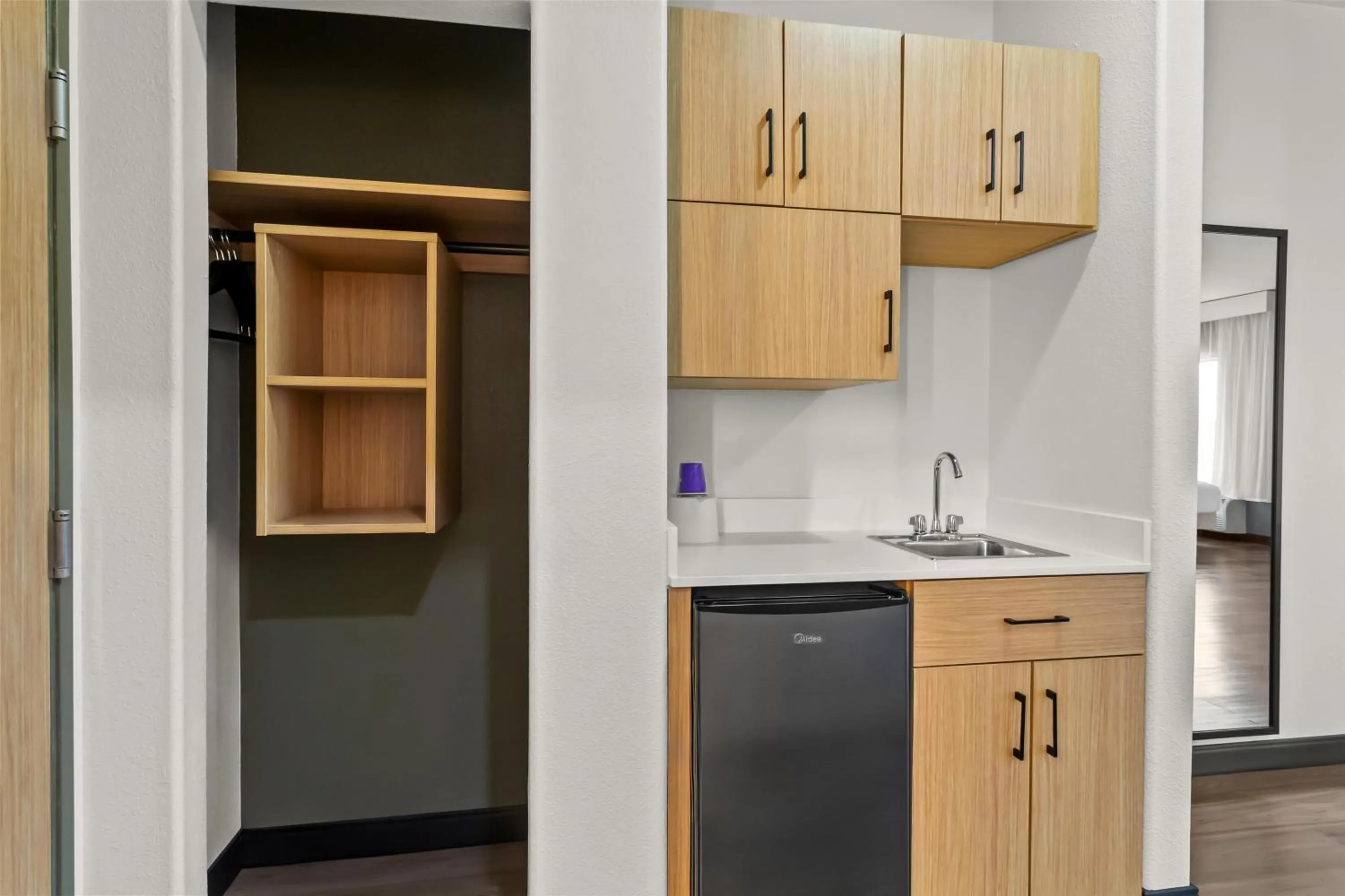 Kitchen or kitchenette in Spark By Hilton Houston Hobby Airport