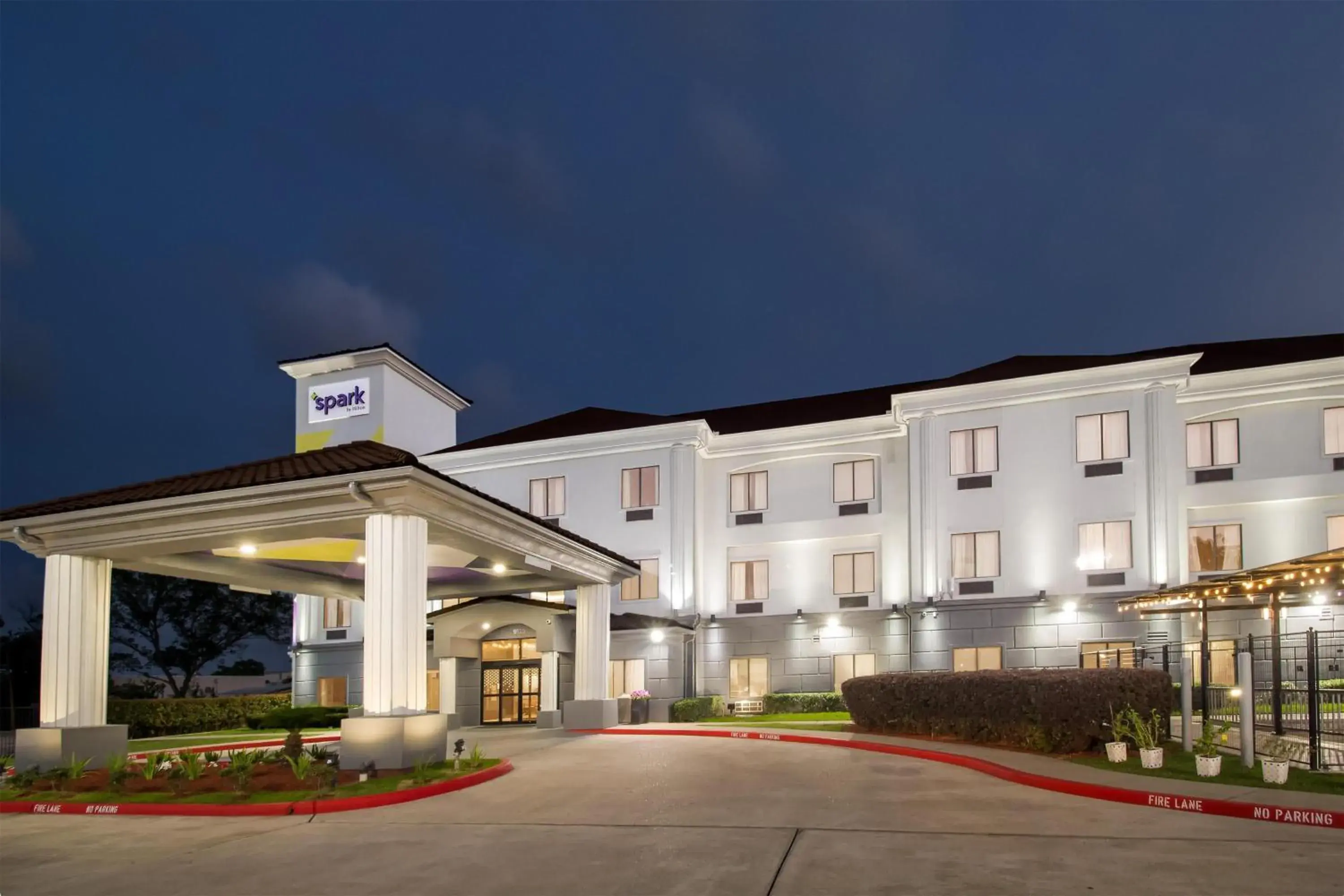 Property building in Spark By Hilton Houston Hobby Airport Property building in Spark By Hilton Houston Hobby Airport