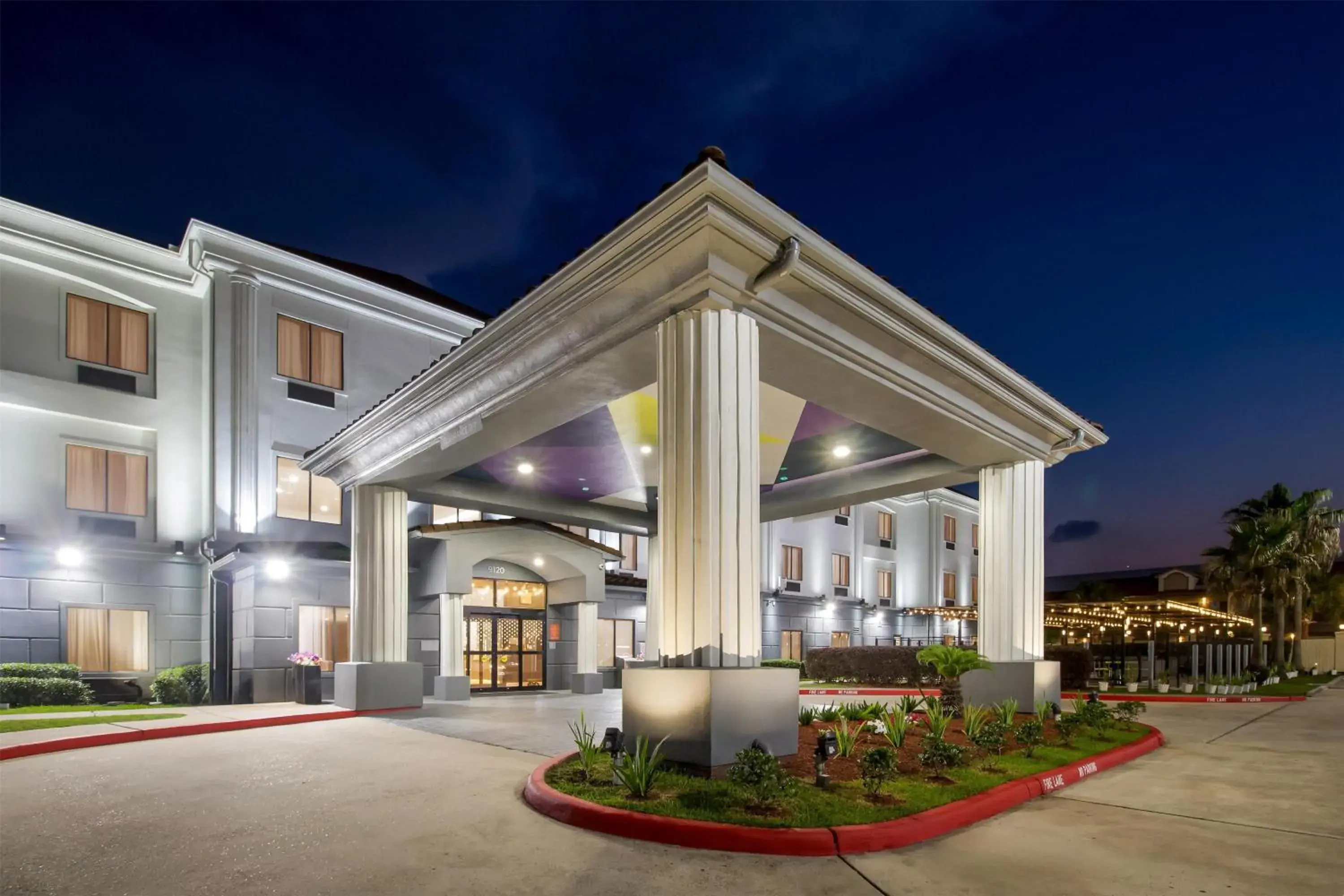 Property building in Spark By Hilton Houston Hobby Airport Property building in Spark By Hilton Houston Hobby Airport