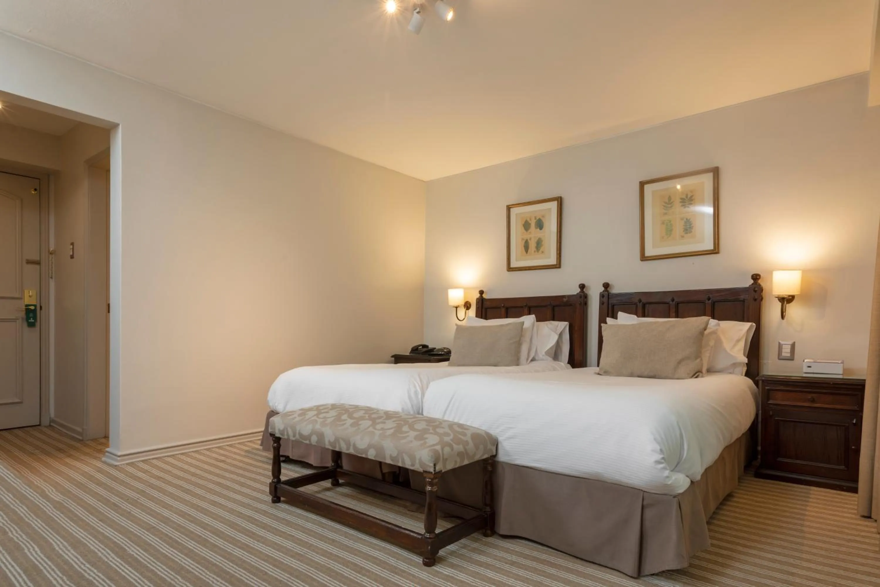 Photo of the whole room, Bed in Teclados Hotel