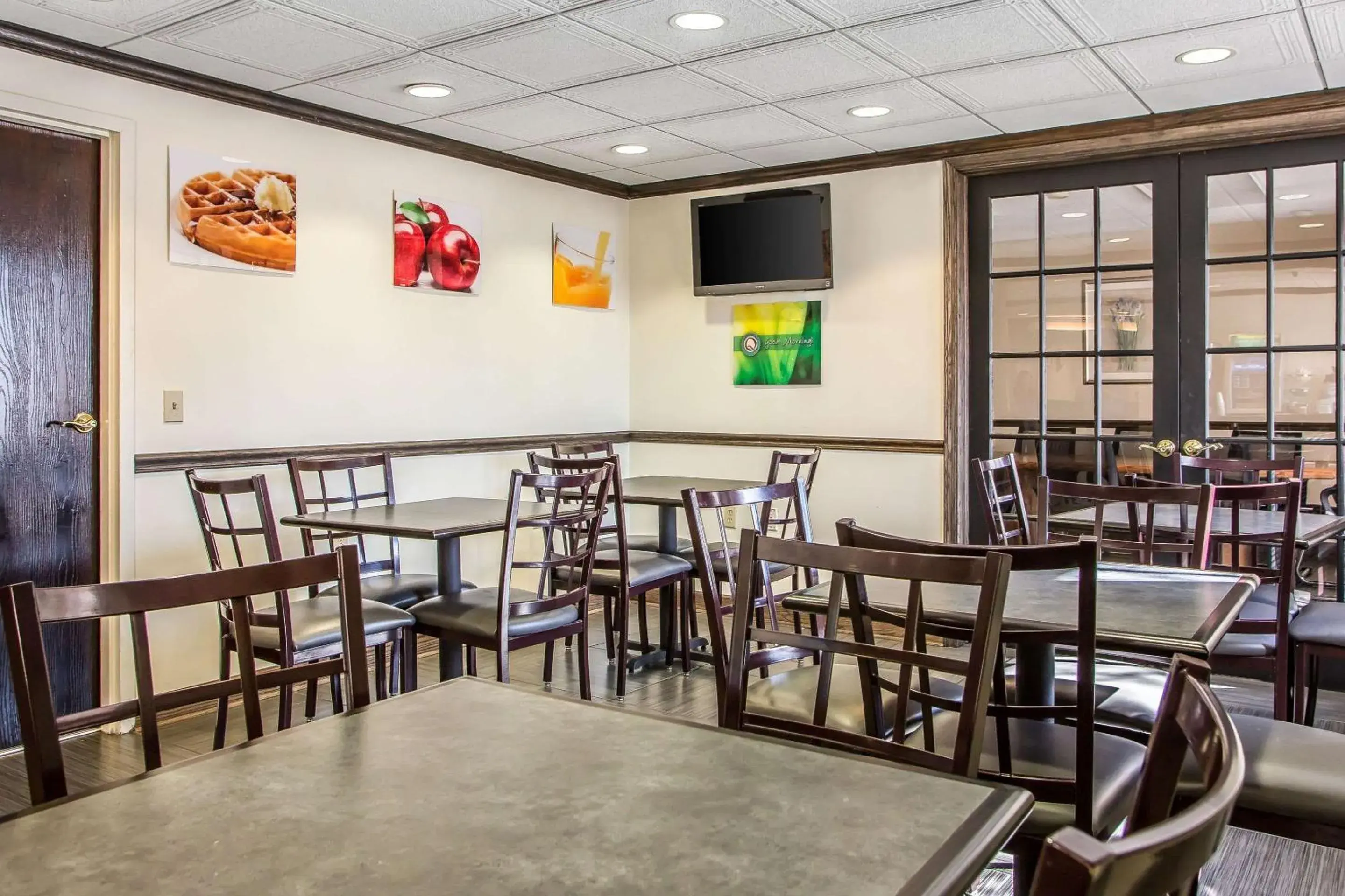 Restaurant/places to eat in Quality Inn Elgin I-90 Restaurant/places to eat in Quality Inn Elgin I-90