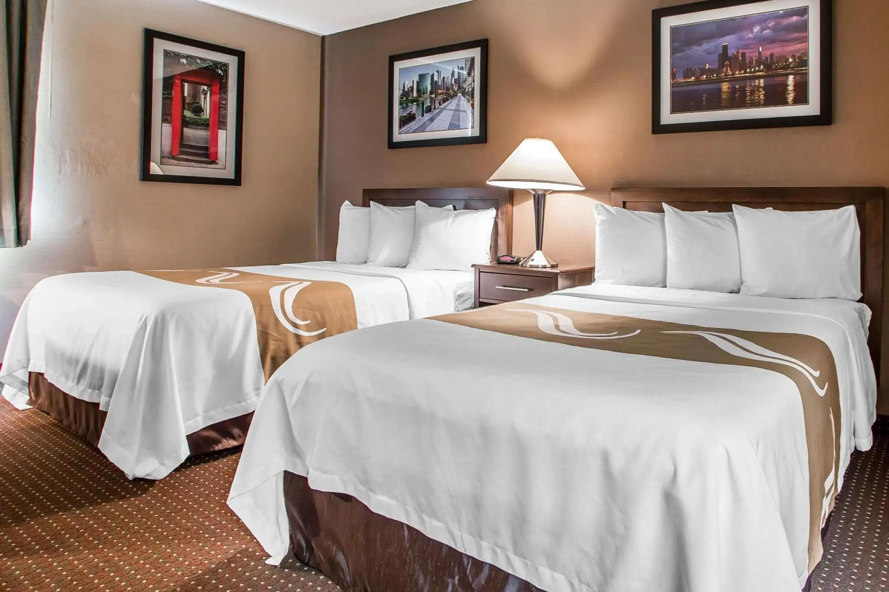 Photo of the whole room, Bed in Quality Inn Elgin I-90 Photo of the whole room, Bed in Quality Inn Elgin I-90