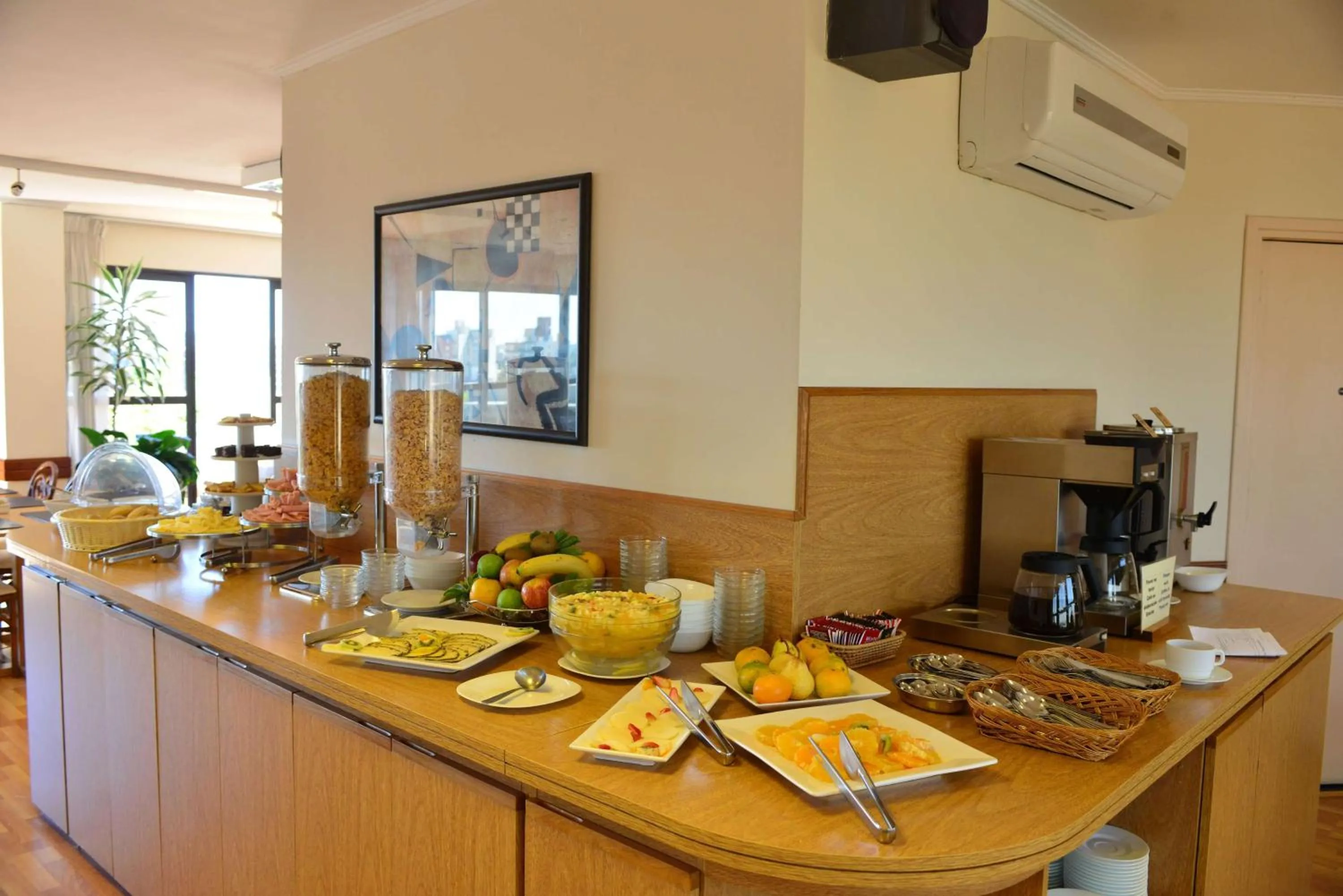 Restaurant/places to eat in Days Inn by Wyndham Montevideo