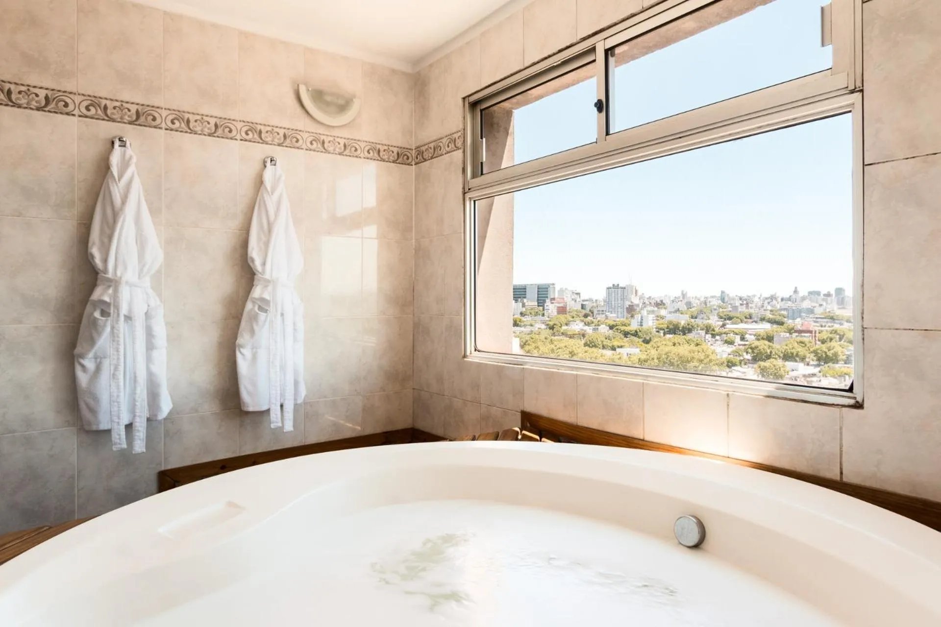 Spa and wellness centre/facilities, Bed in Days Inn by Wyndham Montevideo