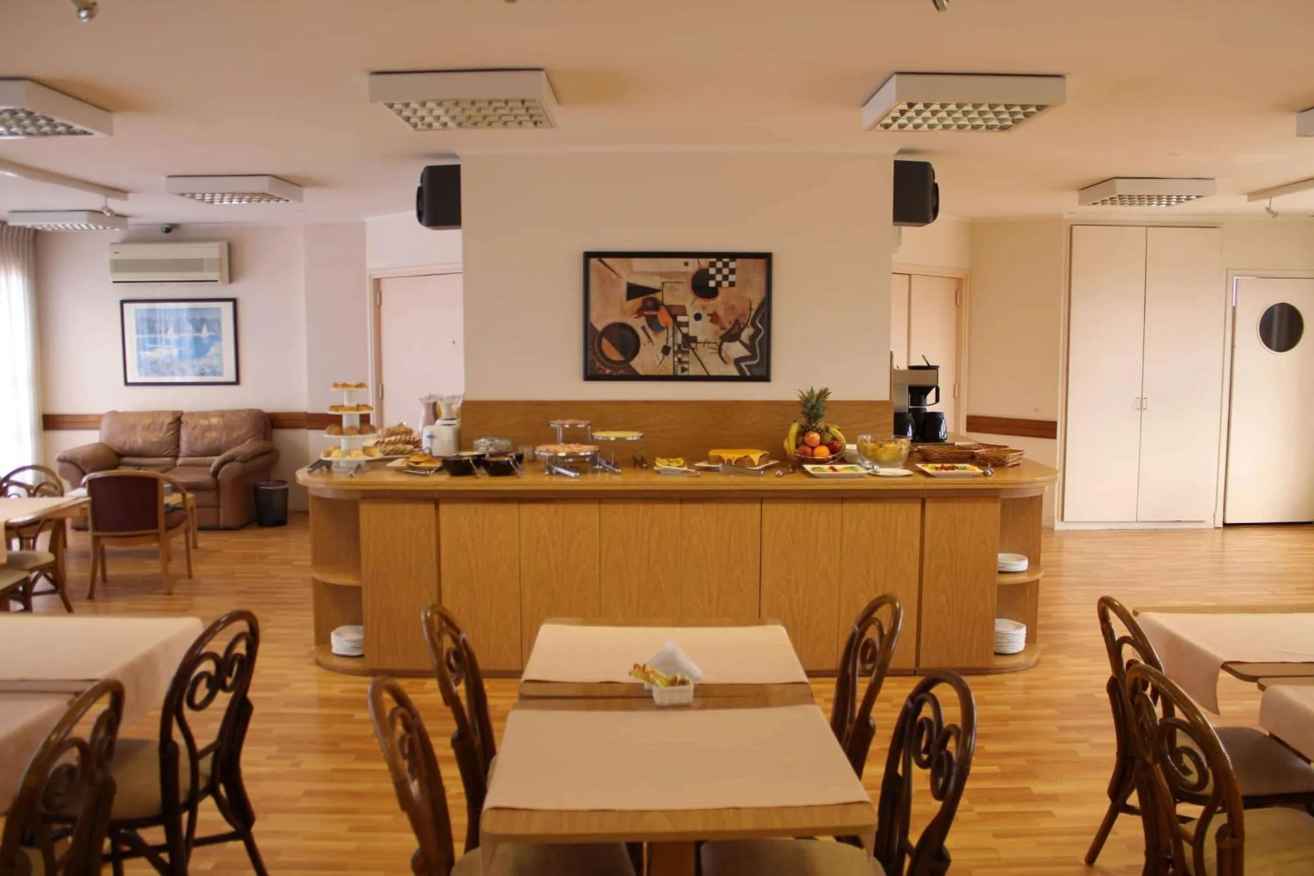 Restaurant/places to eat in Days Inn by Wyndham Montevideo