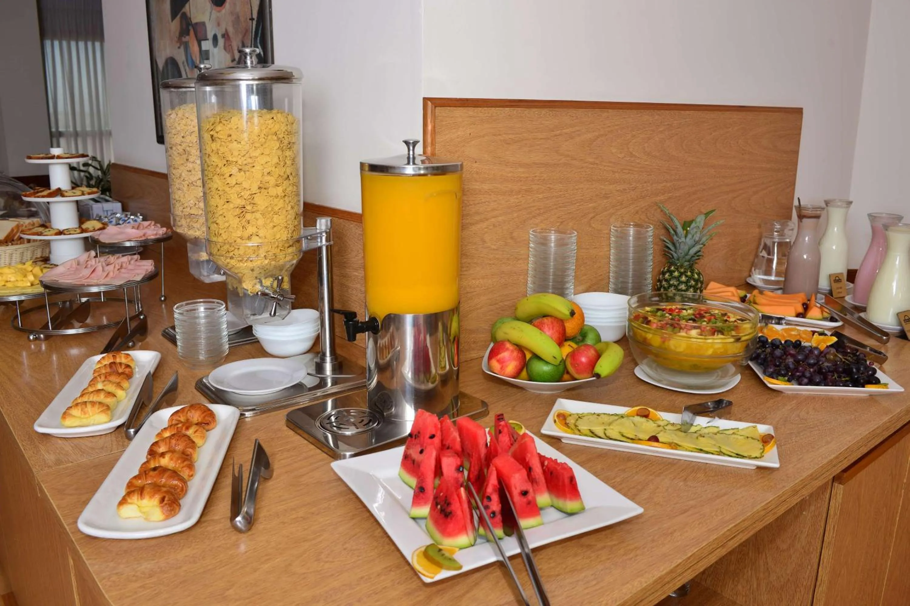 Restaurant/places to eat in Days Inn by Wyndham Montevideo