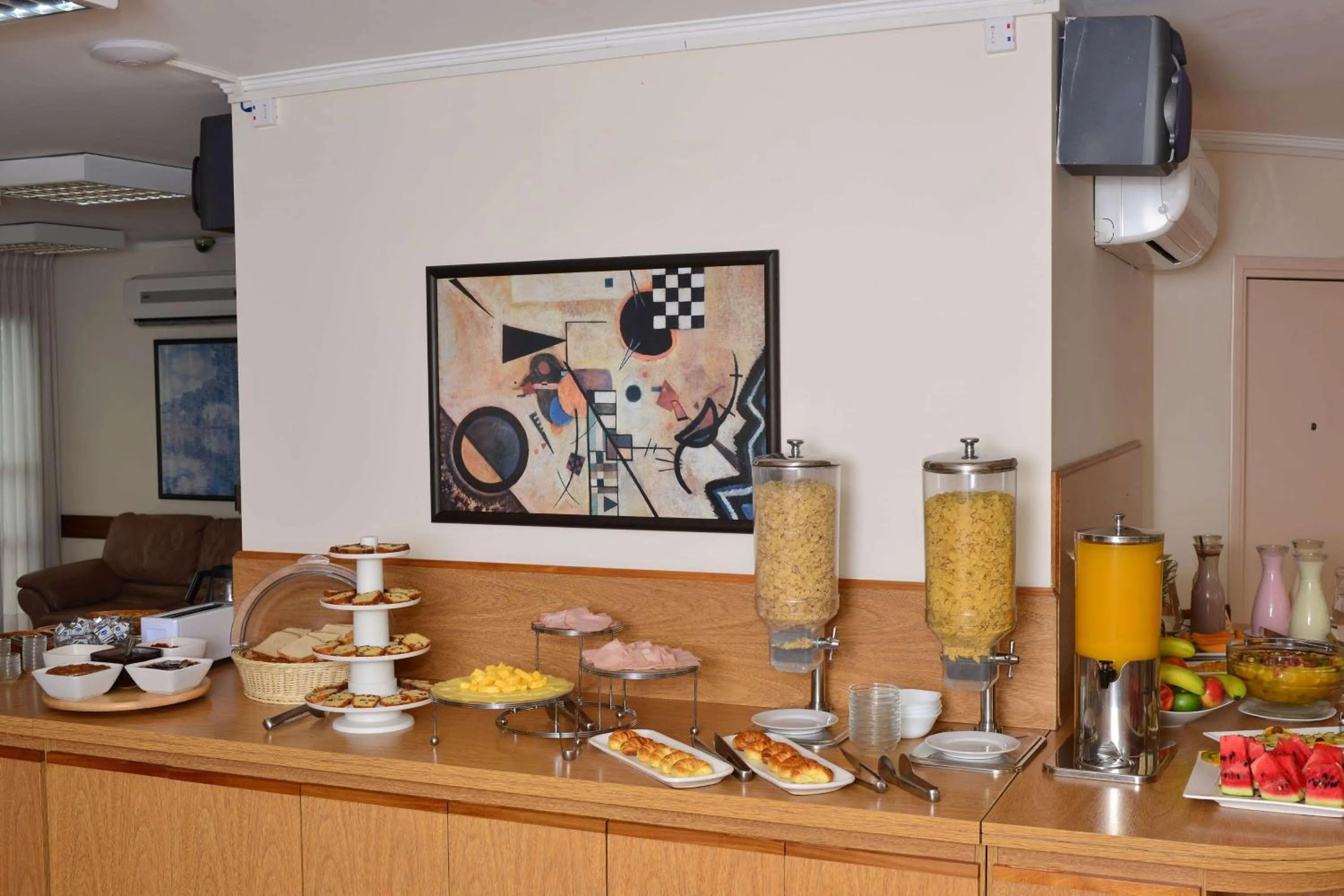 Restaurant/places to eat in Days Inn by Wyndham Montevideo