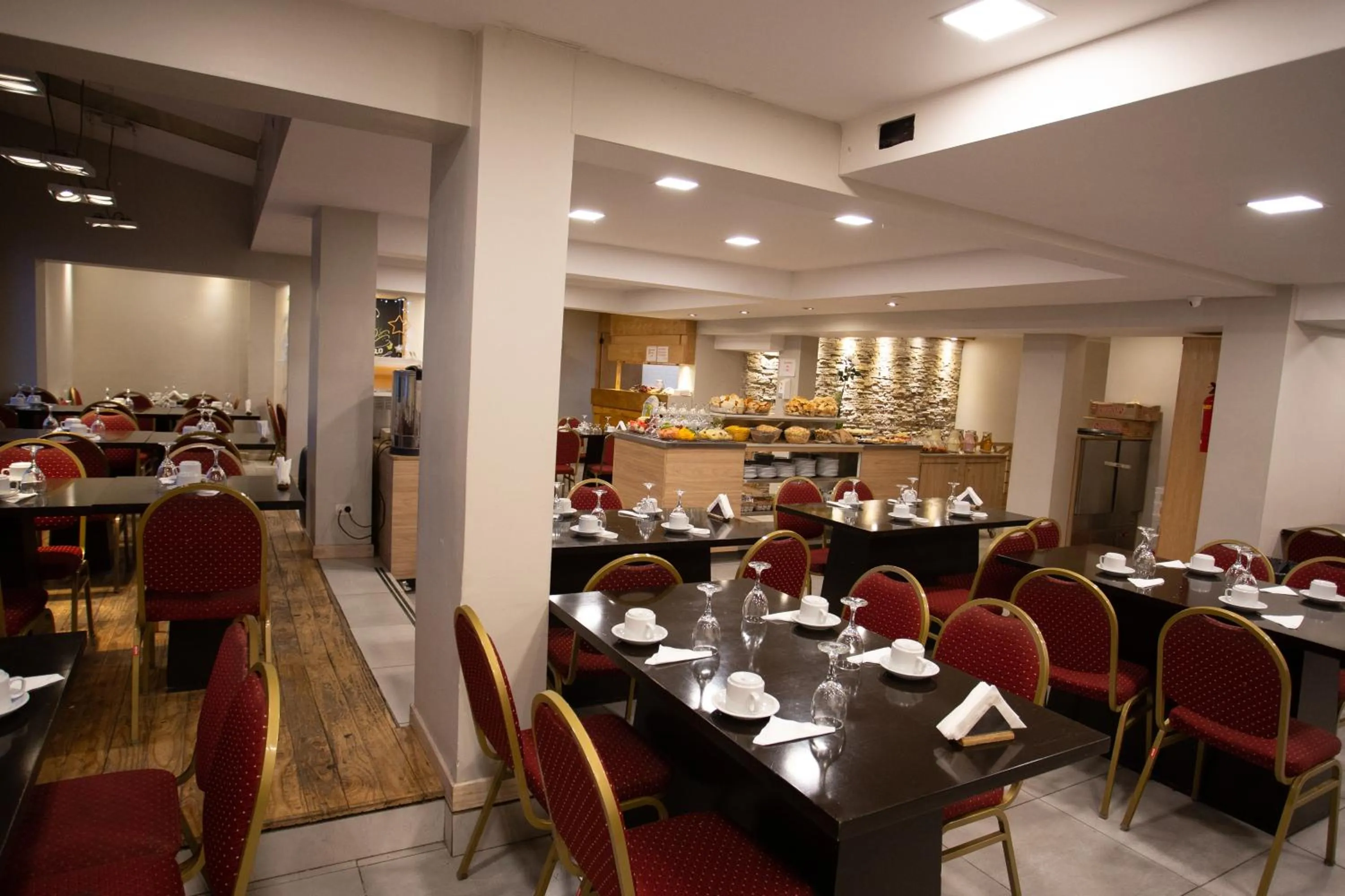 Restaurant/places to eat in Hotel EcoSki by bund