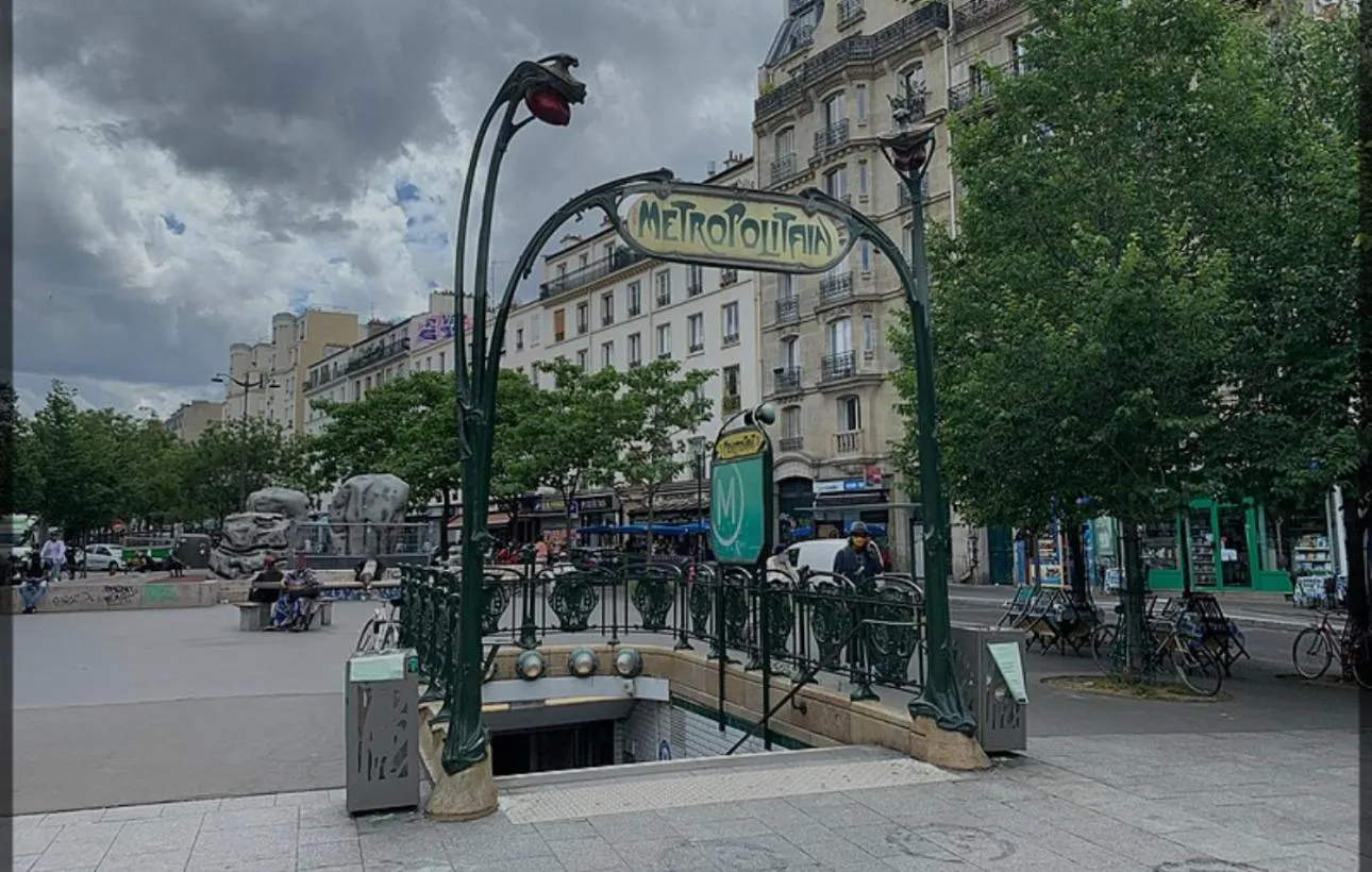 Property building in Suite Cocoon Paris