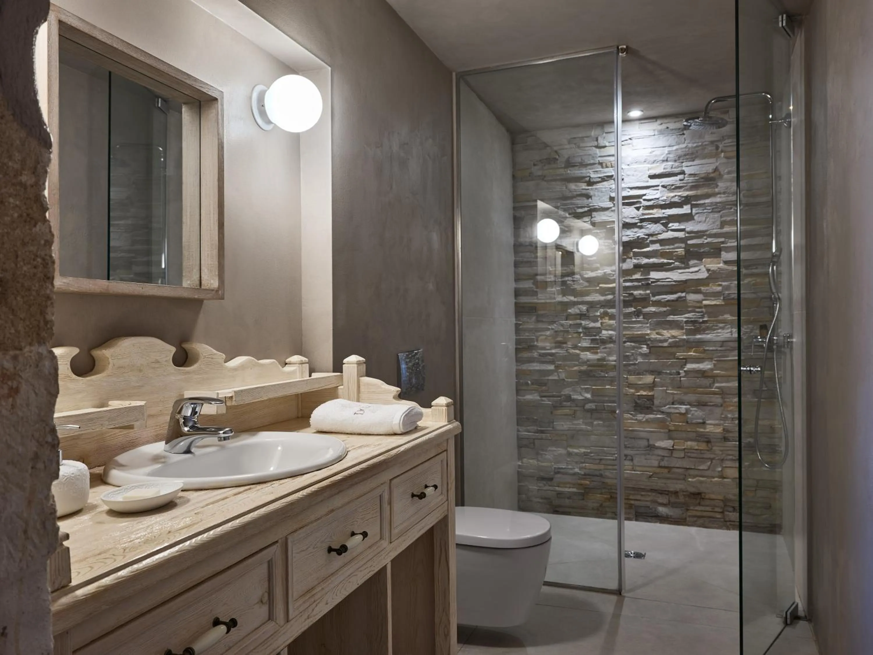 Shower in Domus Fresco