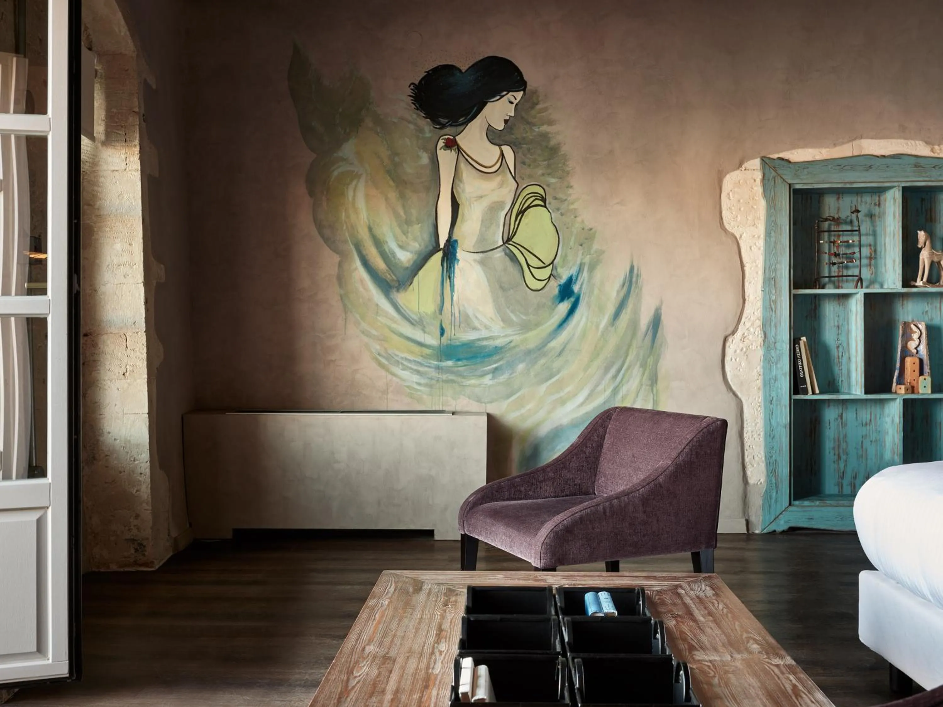 Seating area in Domus Fresco