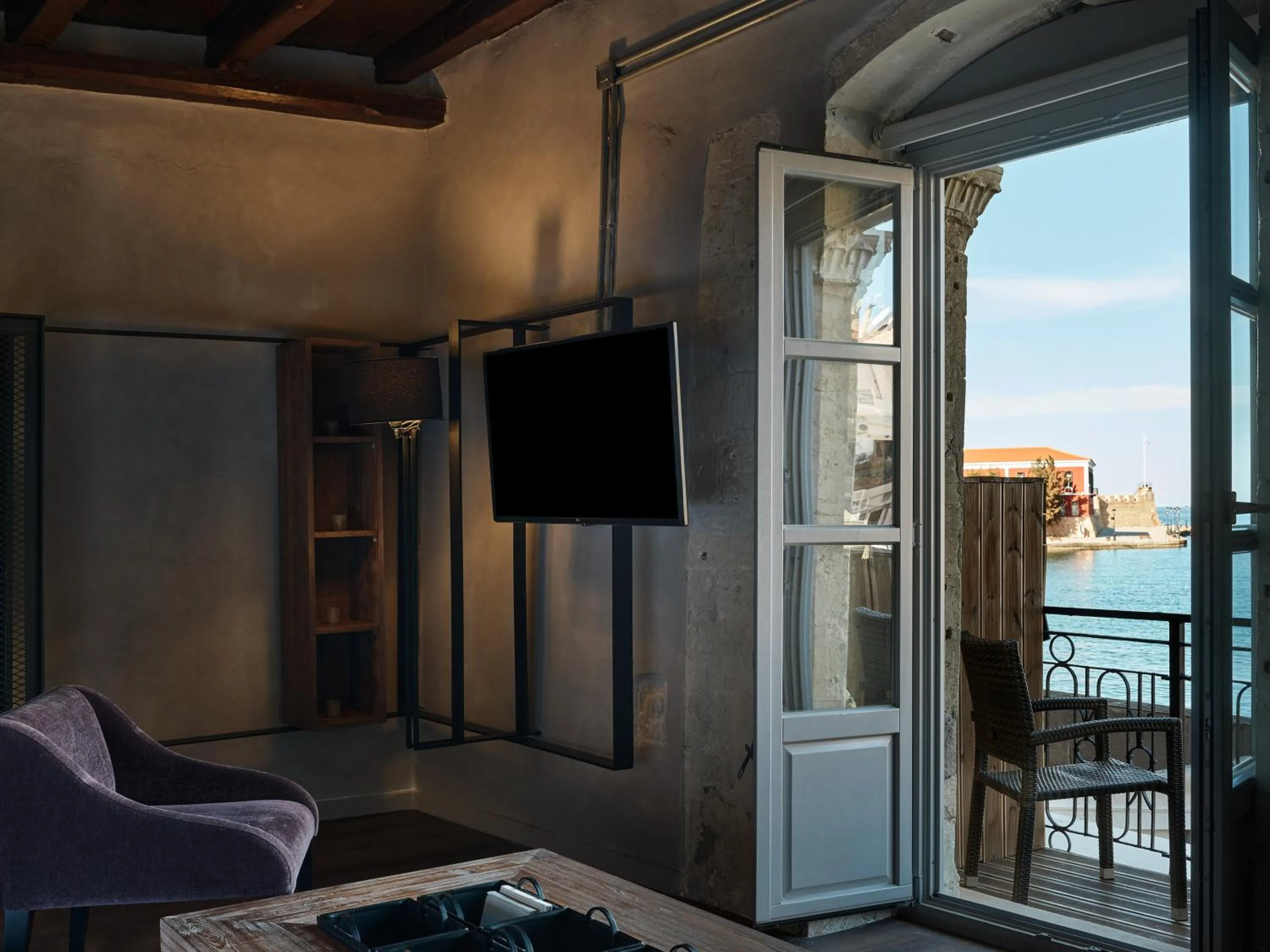 TV and multimedia in Domus Fresco