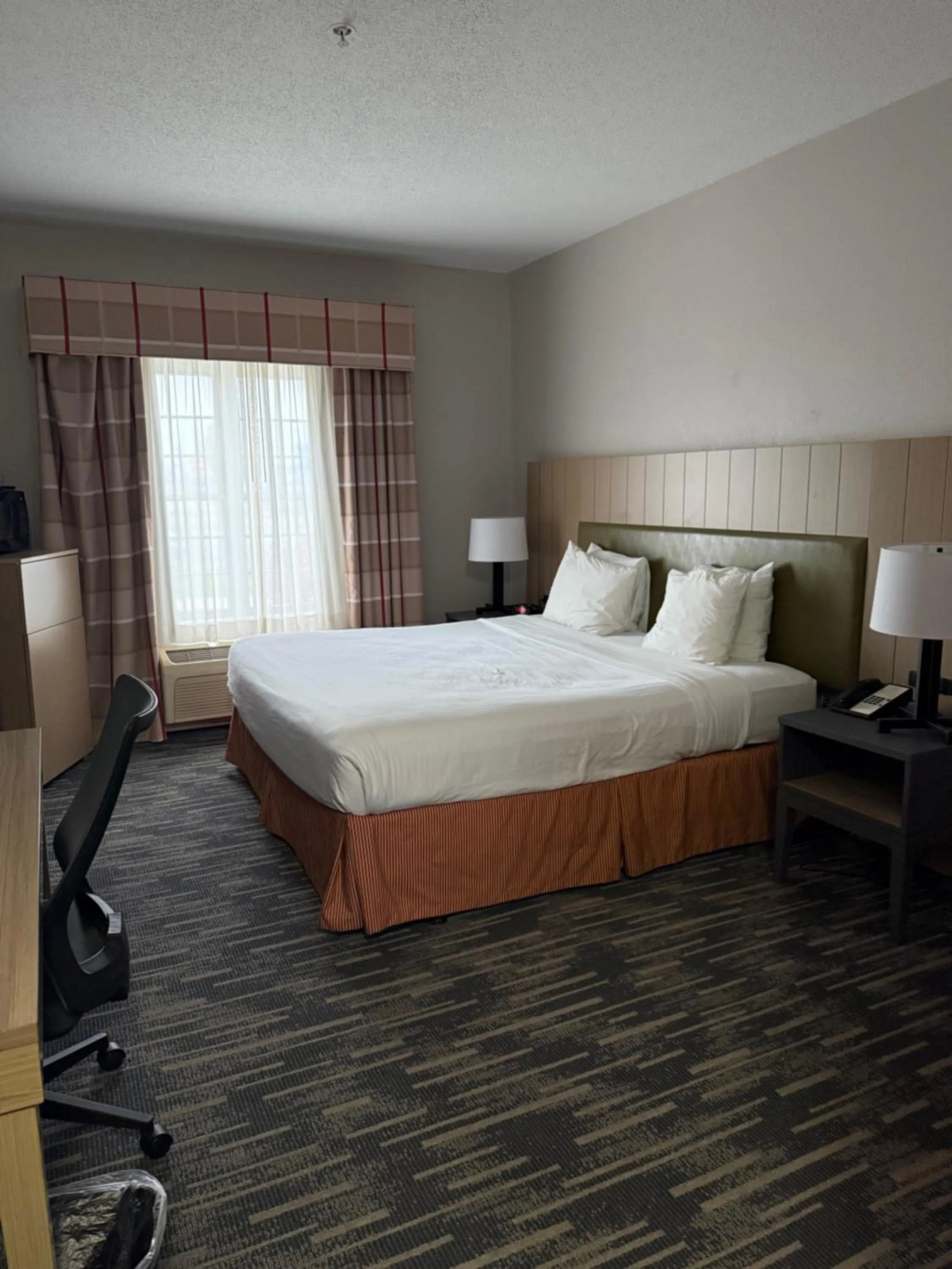 Bedroom, Bed in Country Inn & Suites by Radisson, Elgin, IL