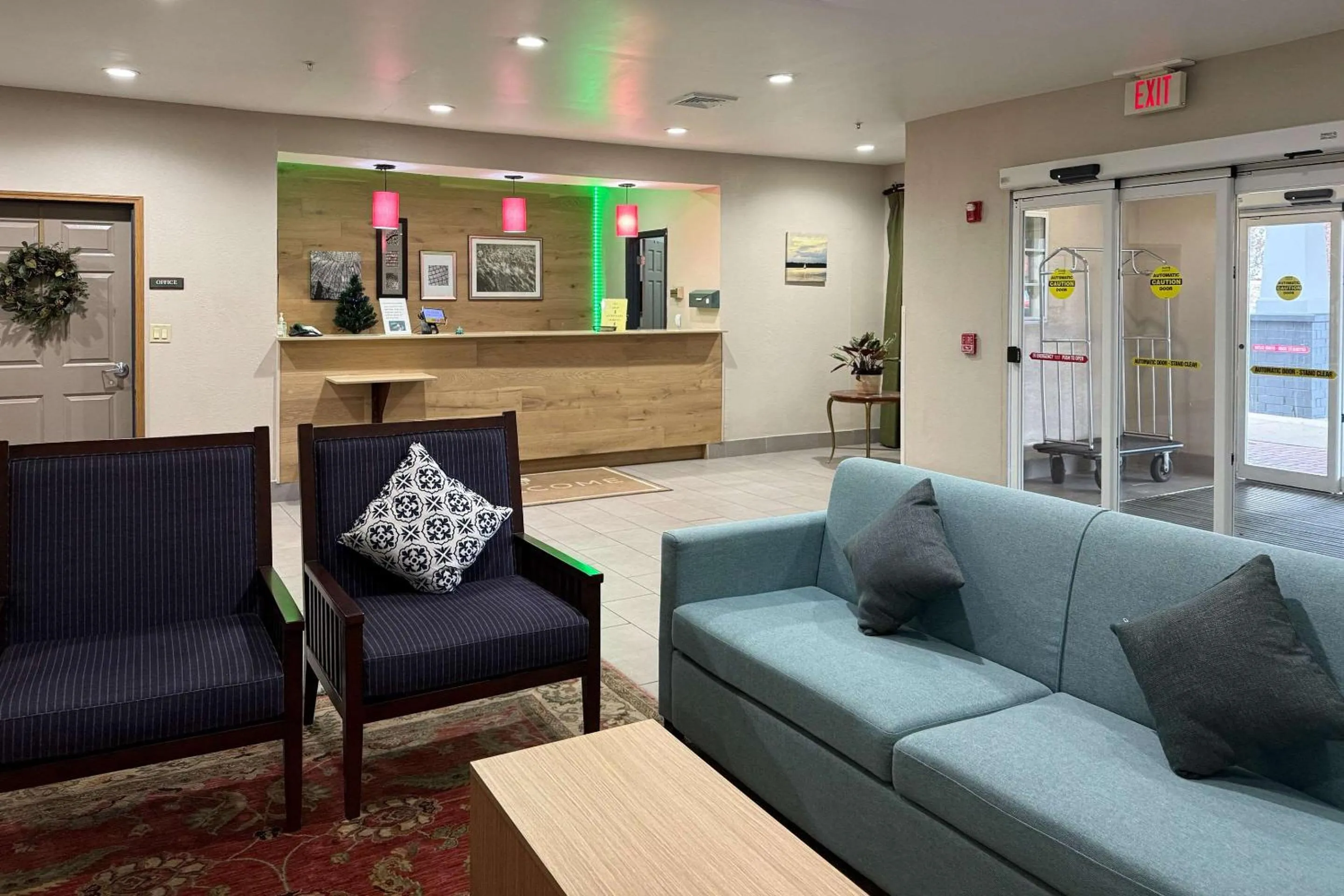 Lobby or reception in Country Inn & Suites by Radisson, Elgin, IL