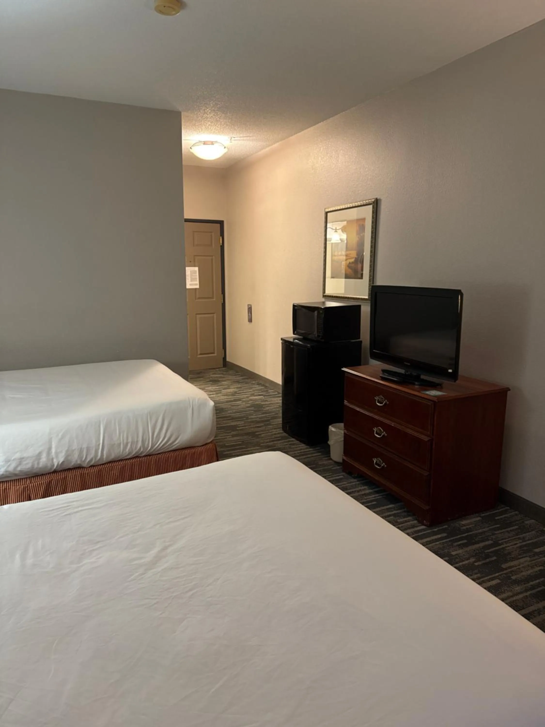 Bed in Country Inn & Suites by Radisson, Elgin, IL