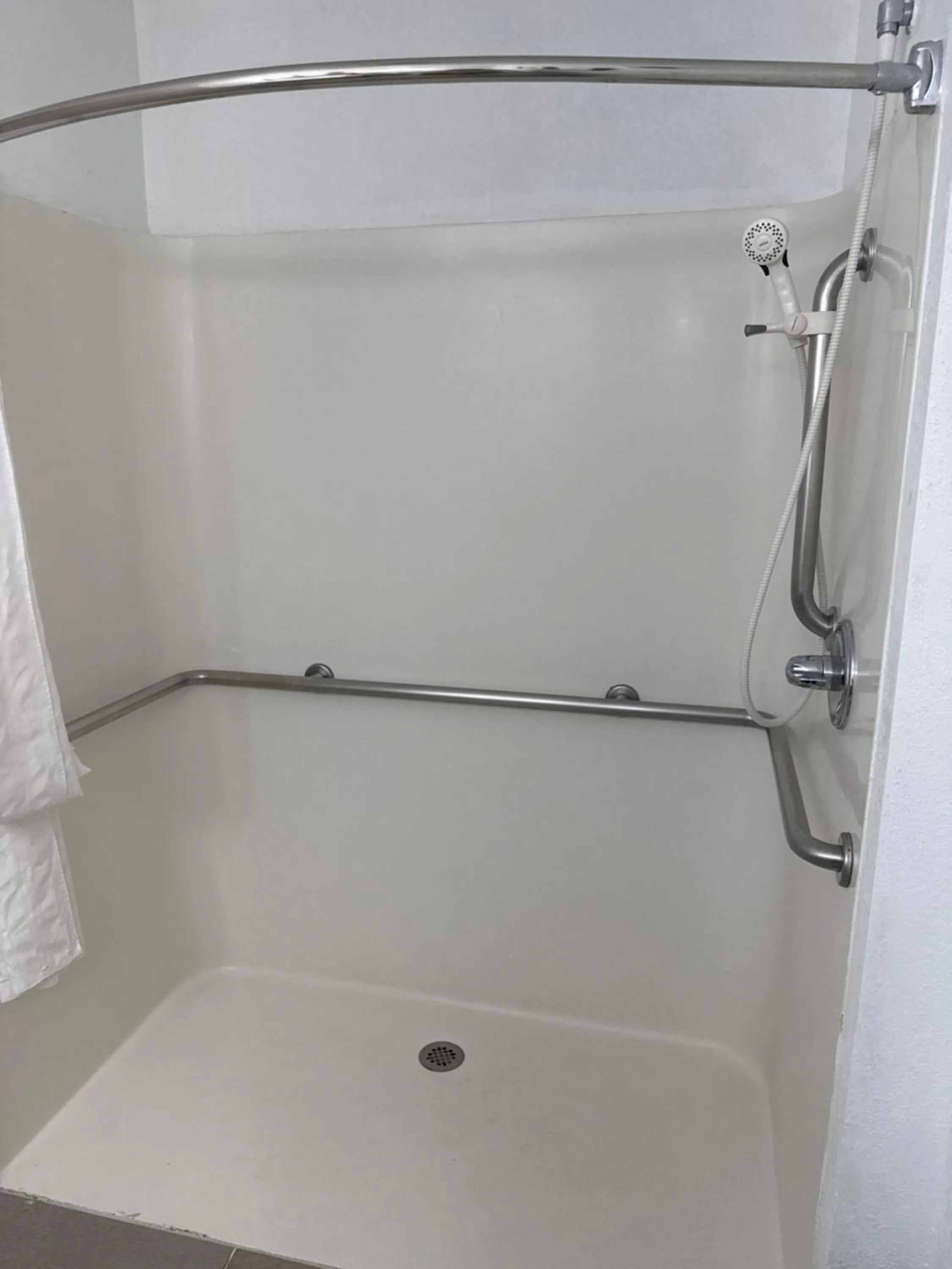 Shower in Country Inn & Suites by Radisson, Elgin, IL