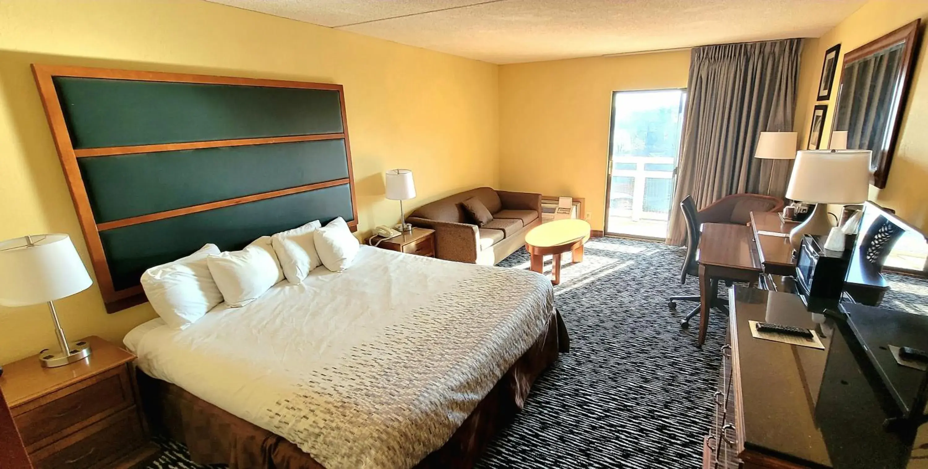 Bedroom, Bed in Inn at Grand Glaize Bedroom, Bed in Inn at Grand Glaize