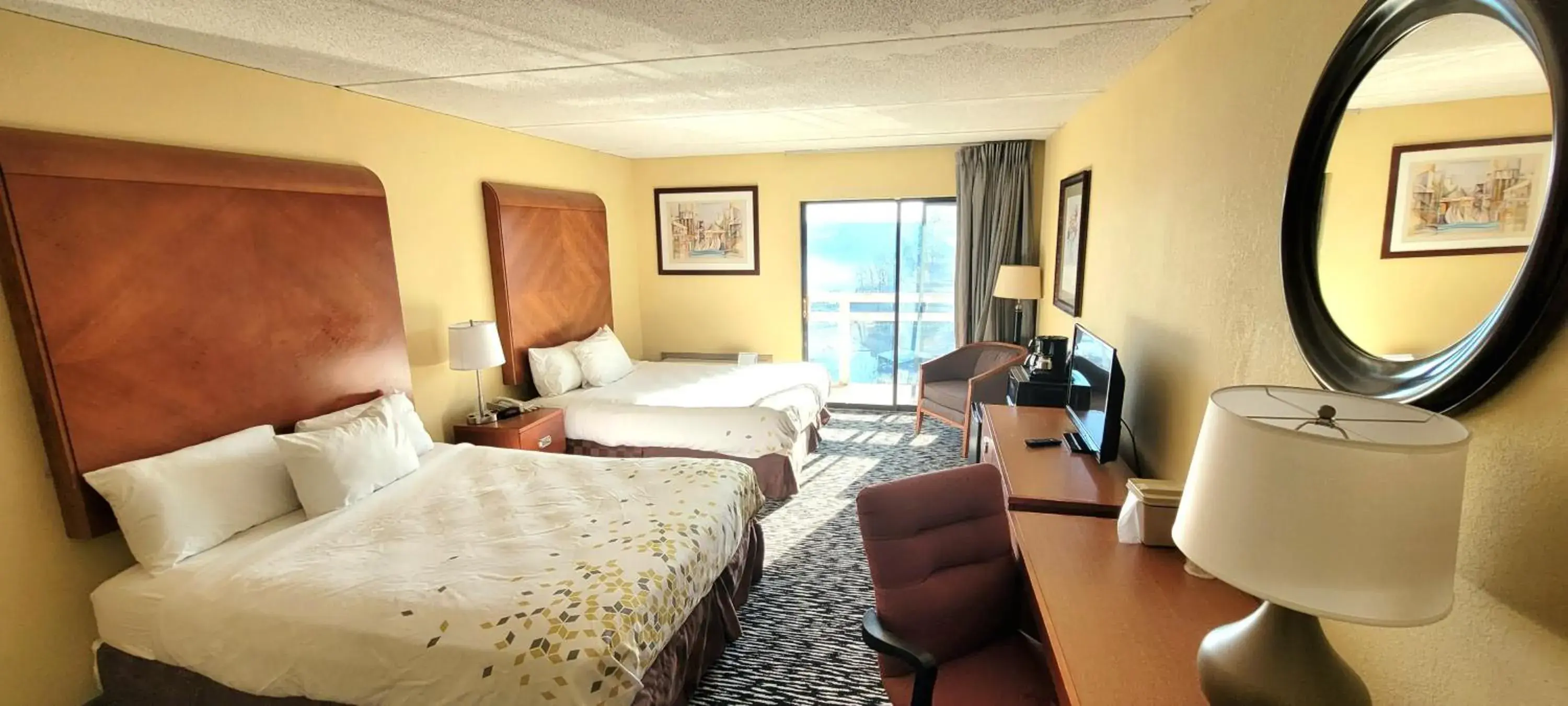 Bedroom, Bed in Inn at Grand Glaize Bedroom, Bed in Inn at Grand Glaize