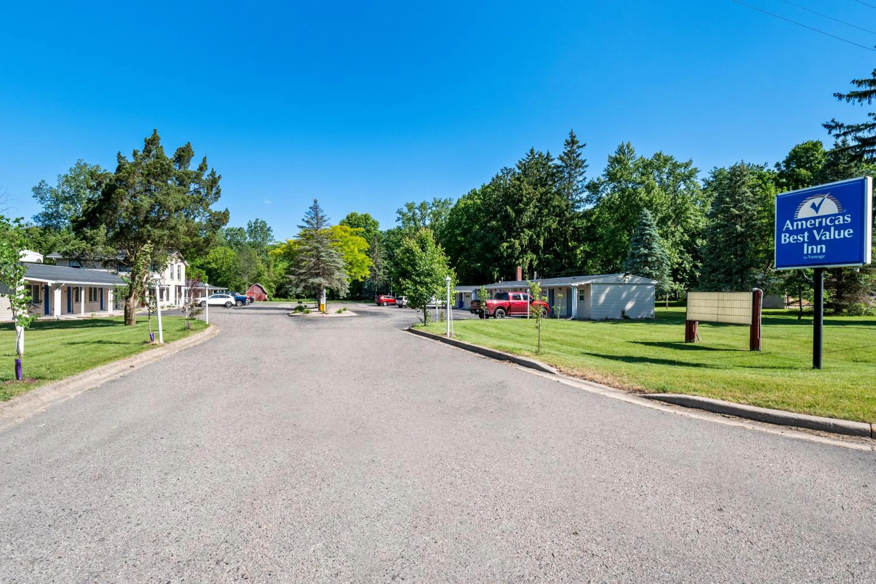 Spring in Americas Best Value Inn Jonesville/Hillsdale