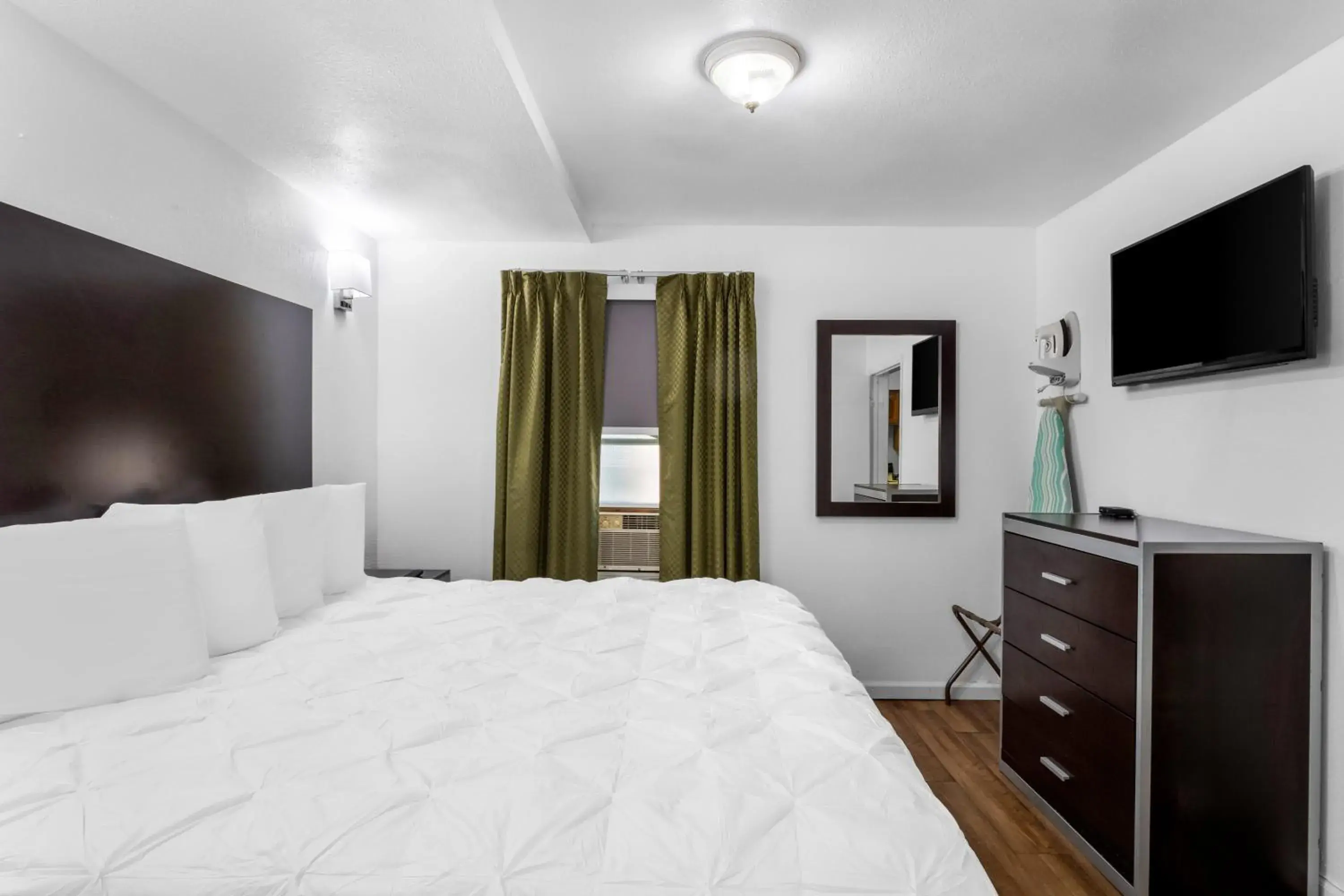 One-Bedroom Suite in Americas Best Value Inn Jonesville/Hillsdale One-Bedroom Suite in Americas Best Value Inn Jonesville/Hillsdale