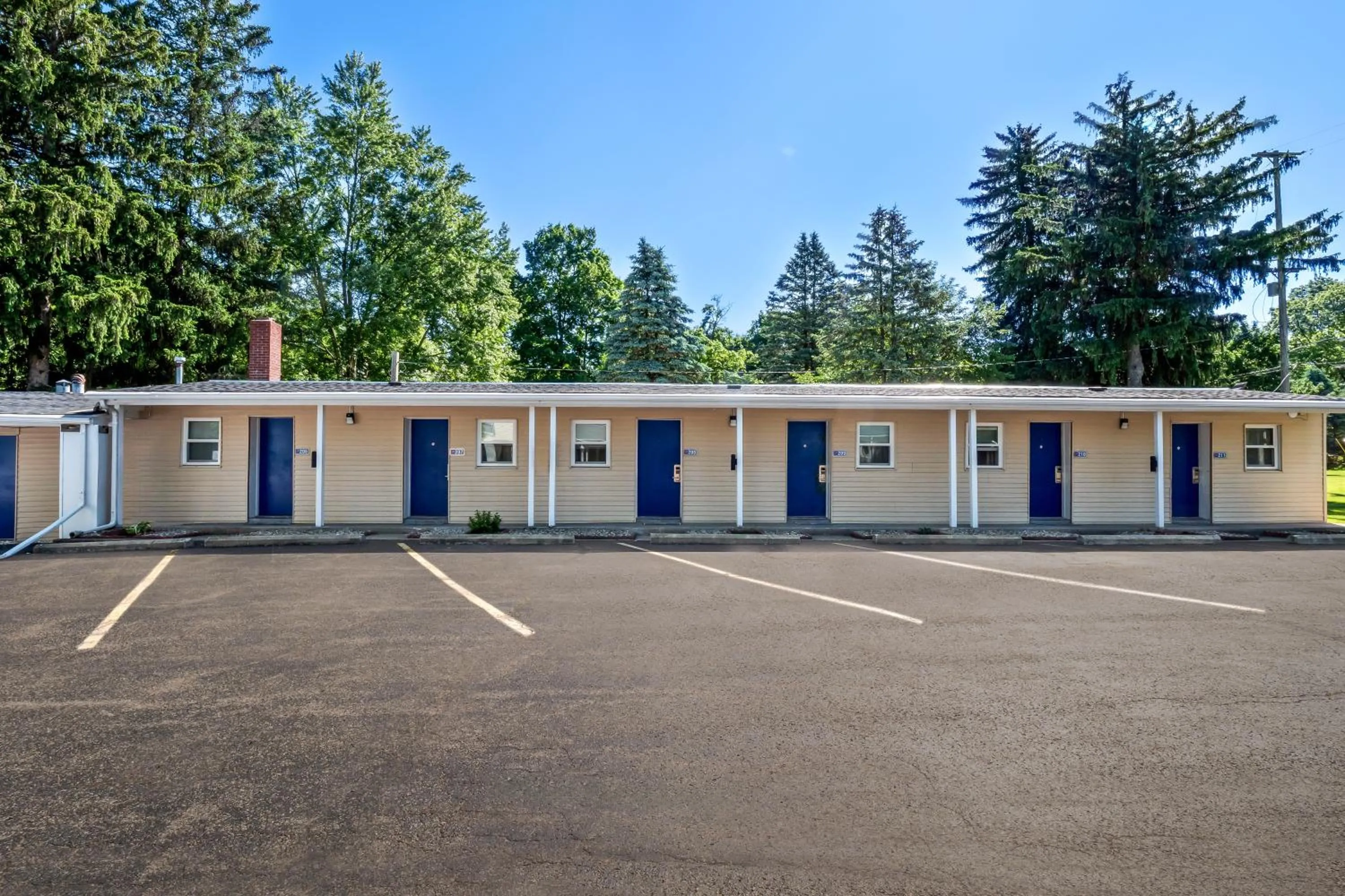 Property building in Americas Best Value Inn Jonesville/Hillsdale