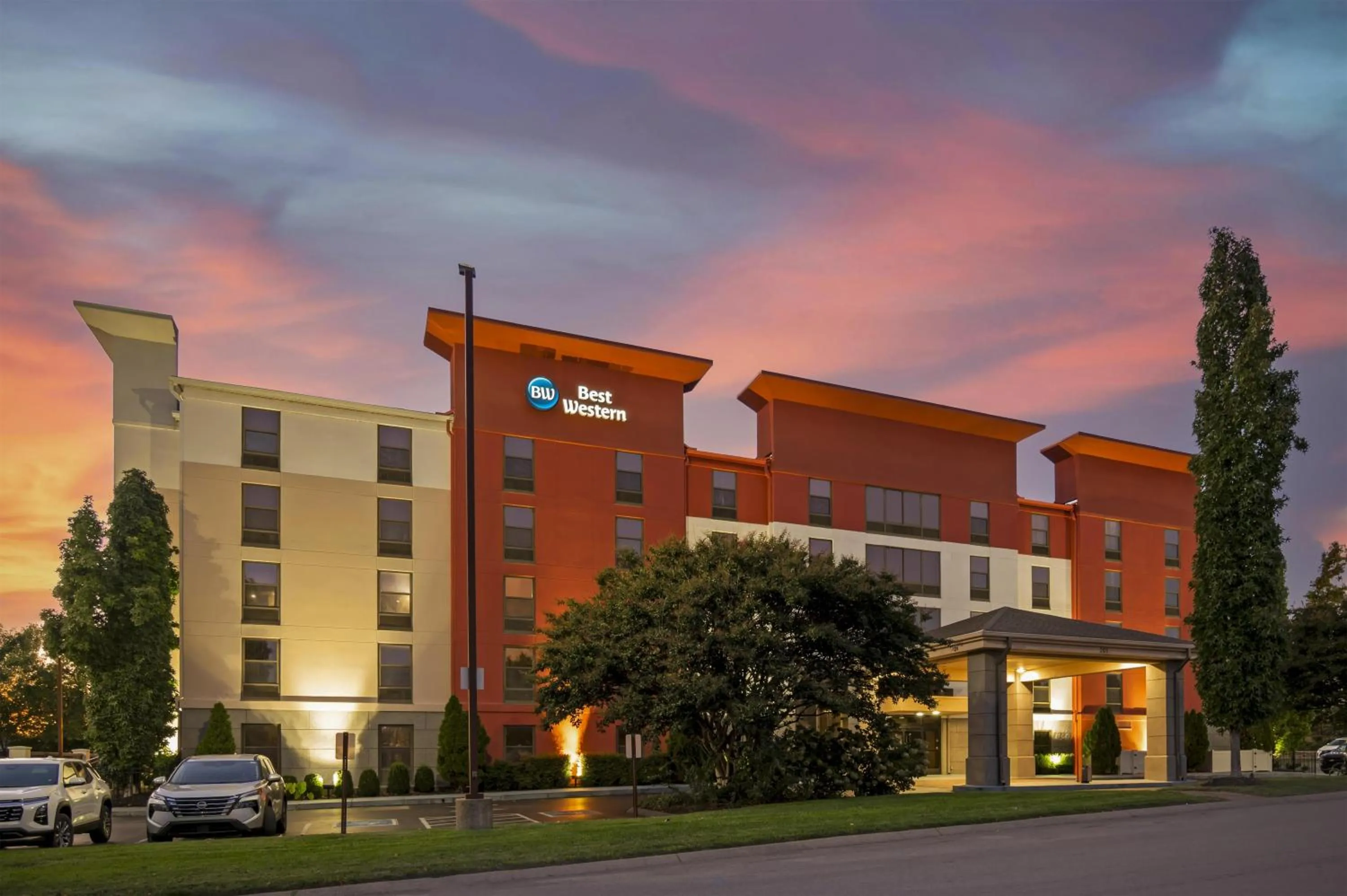 Property building in Best Western Suites near Opryland